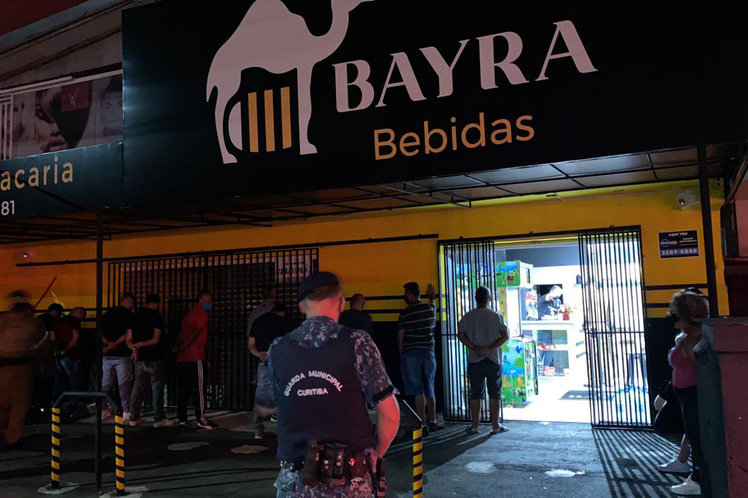 De sexta-feira (19) até domingo (21), 20 pessoas foram encaminhadas para lavratura de termo circunstanciado, oito pontos comerciais foram fechados e 23 autuações administrativas lavradas. - Curitiba, 22/03/2021  -  Foto: Divulgação SESP-PR