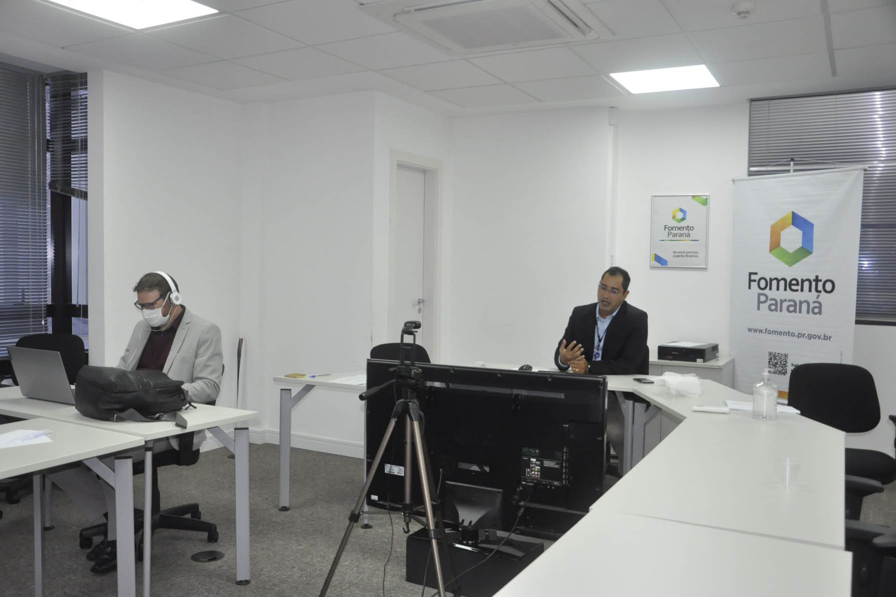 Em mais um etapa da estratégia para expansão de parcerias visando ampliar a oferta de crédito para apoiar os empreendedores de todas as regiões do estado, a Fomento Paraná deu início nesta segunda, 22, à realização de três novos cursos de capacitação de agentes de crédito e correspondentes, com 115 participantes. -  Curitiba, 22/03/2021  -  Foto: Divulgação Fomento Paraná