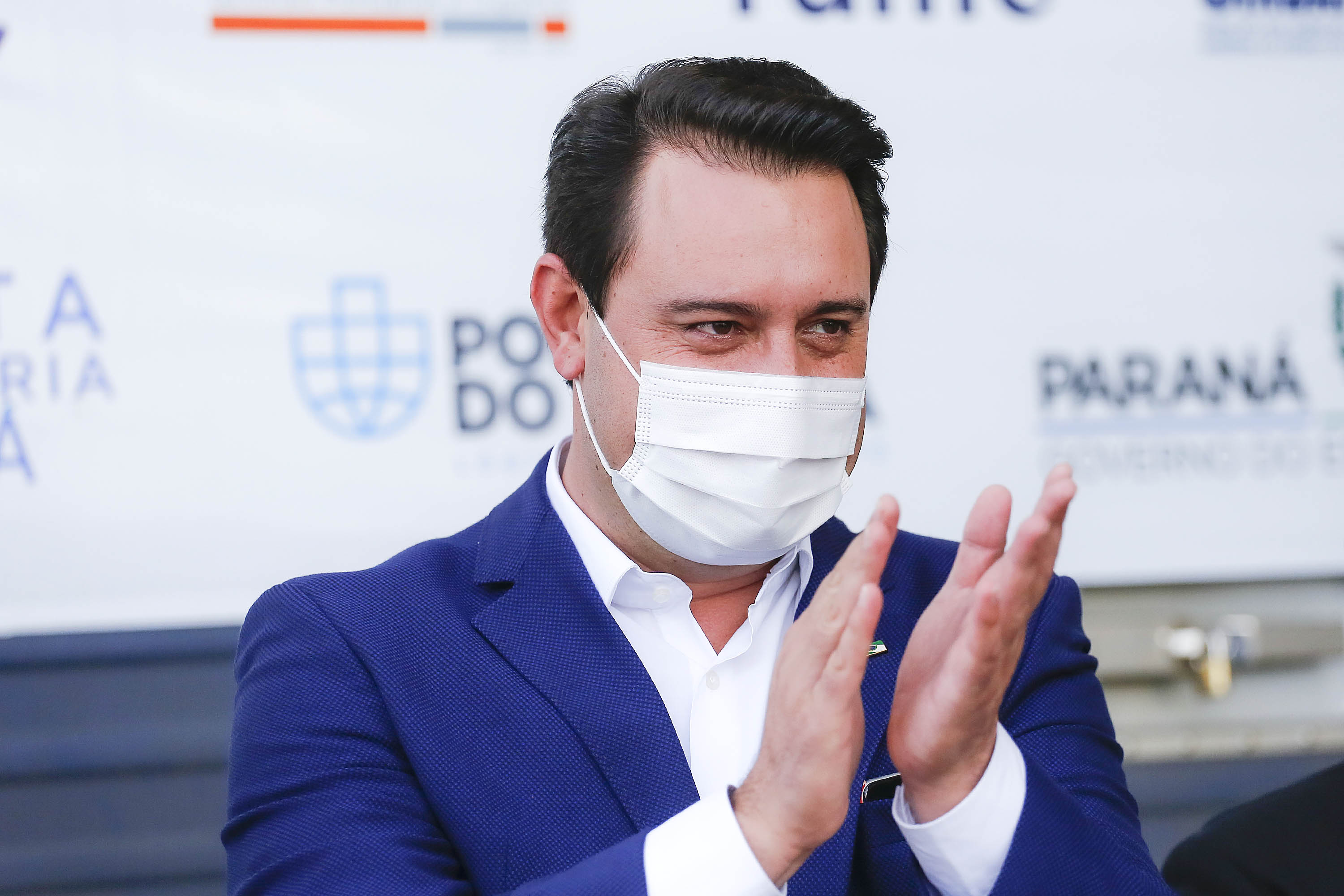 Comunidade portuária arrecada 9 mil cestas básicas para doação[gravata] Funcionários dos portos do Paraná, empresas e órgãos que atuam em Paranaguá e Antonina participam da segunda edição da campanha Cesta Solidária, promovida pela Superintendência Geral de Ação Solidária (SGAS). Foram arrecadadas 125 toneladas de alimentos, parte deles entregues nesta quarta-feira (31) ao governador Carlos Massa Ratinho Junior.  -  Curitiba, 31/03/2021  -  Foto: Jonathan Campos/AEN