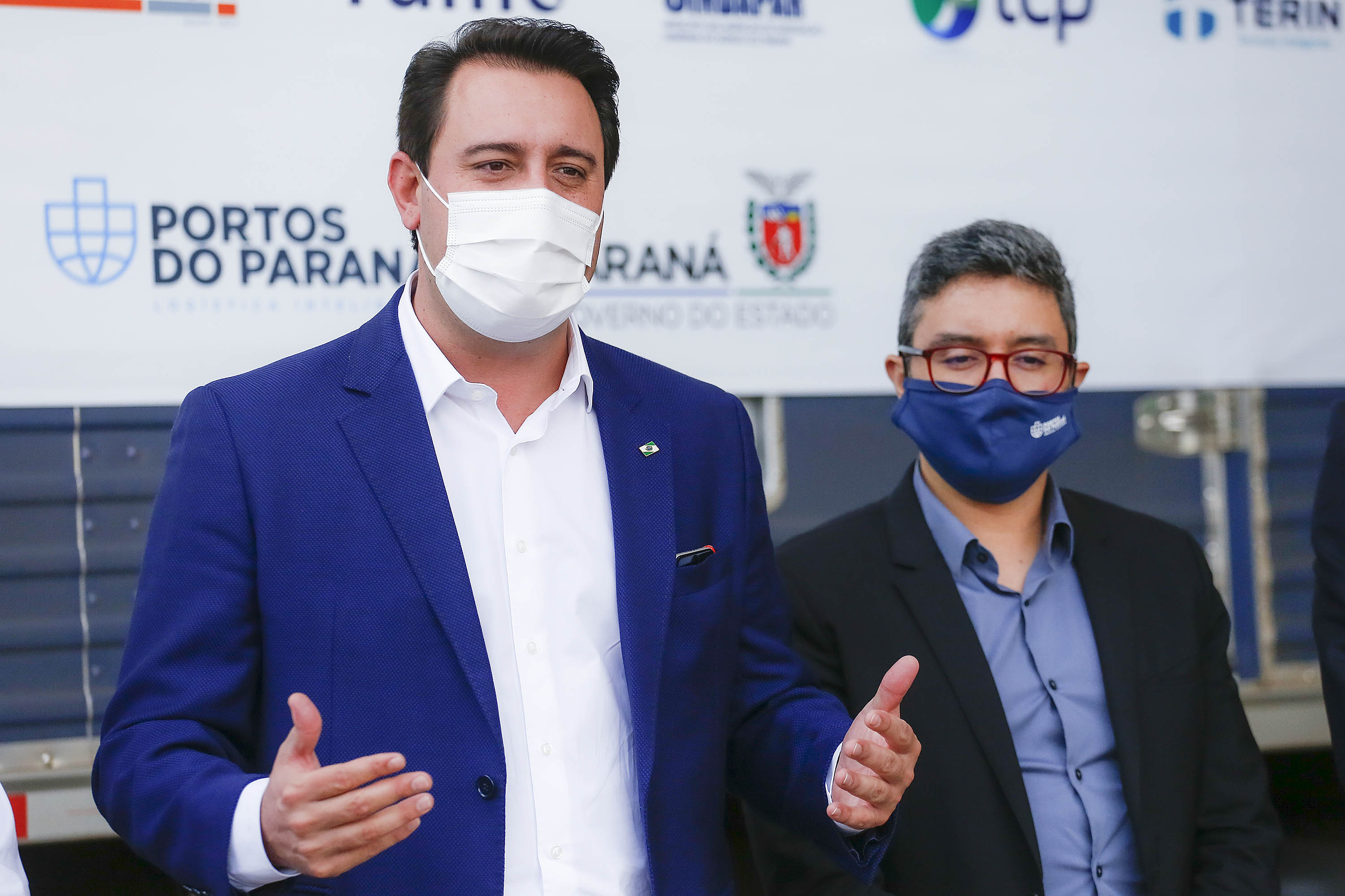 Comunidade portuária arrecada 9 mil cestas básicas para doação[gravata] Funcionários dos portos do Paraná, empresas e órgãos que atuam em Paranaguá e Antonina participam da segunda edição da campanha Cesta Solidária, promovida pela Superintendência Geral de Ação Solidária (SGAS). Foram arrecadadas 125 toneladas de alimentos, parte deles entregues nesta quarta-feira (31) ao governador Carlos Massa Ratinho Junior.  -  Curitiba, 31/03/2021  -  Foto: Jonathan Campos/AEN