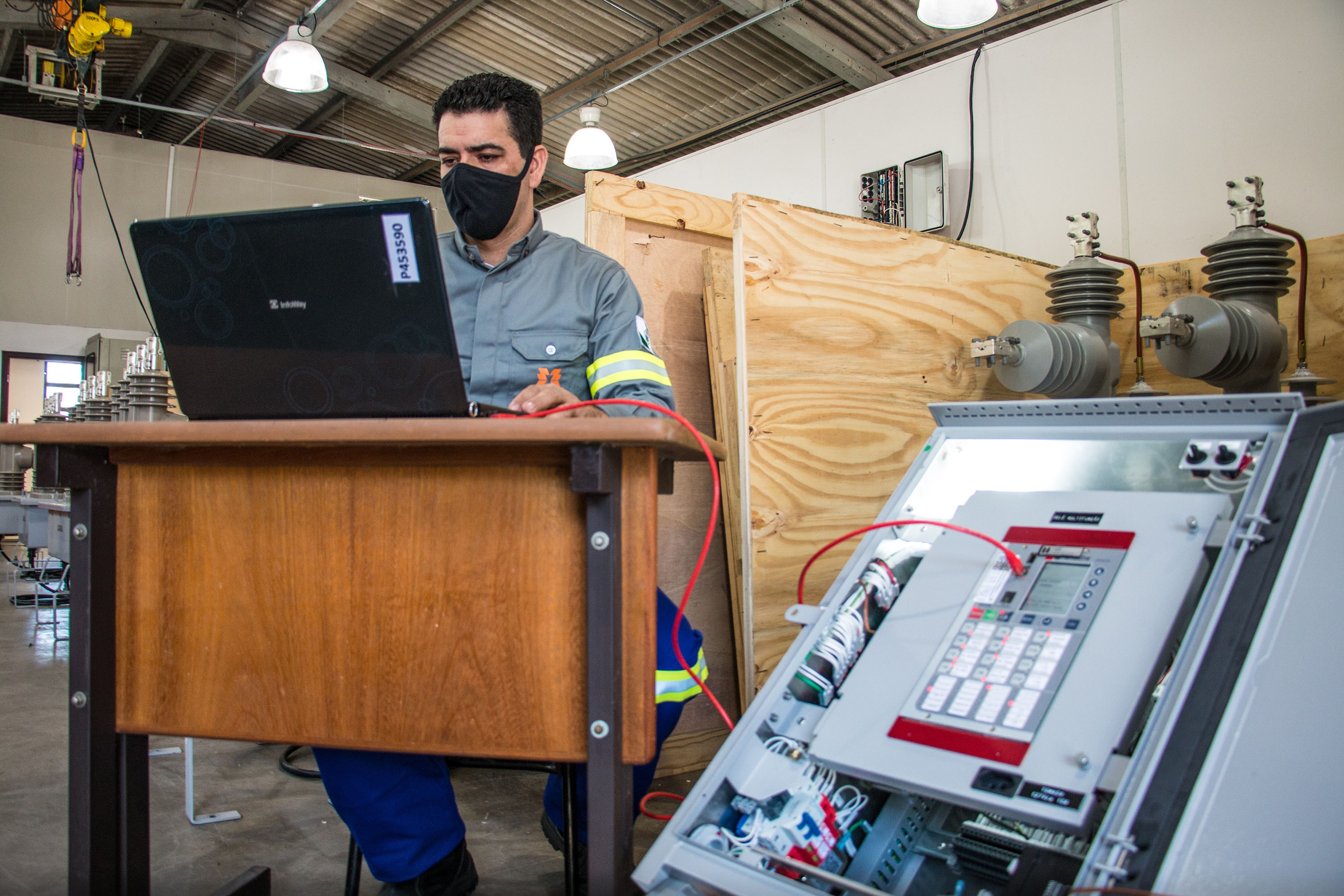 nvestimentos realizados pela Copel no fortalecimento e automação do sistema elétrico em Londrina estão gerando bons resultados para o fornecimento de energia no município. Nos últimos ano, a frequência de desligamentos diminuiu em 16%, e a duração equivalente das faltas caiu 15%.  -  Foto: Divulgação Copel