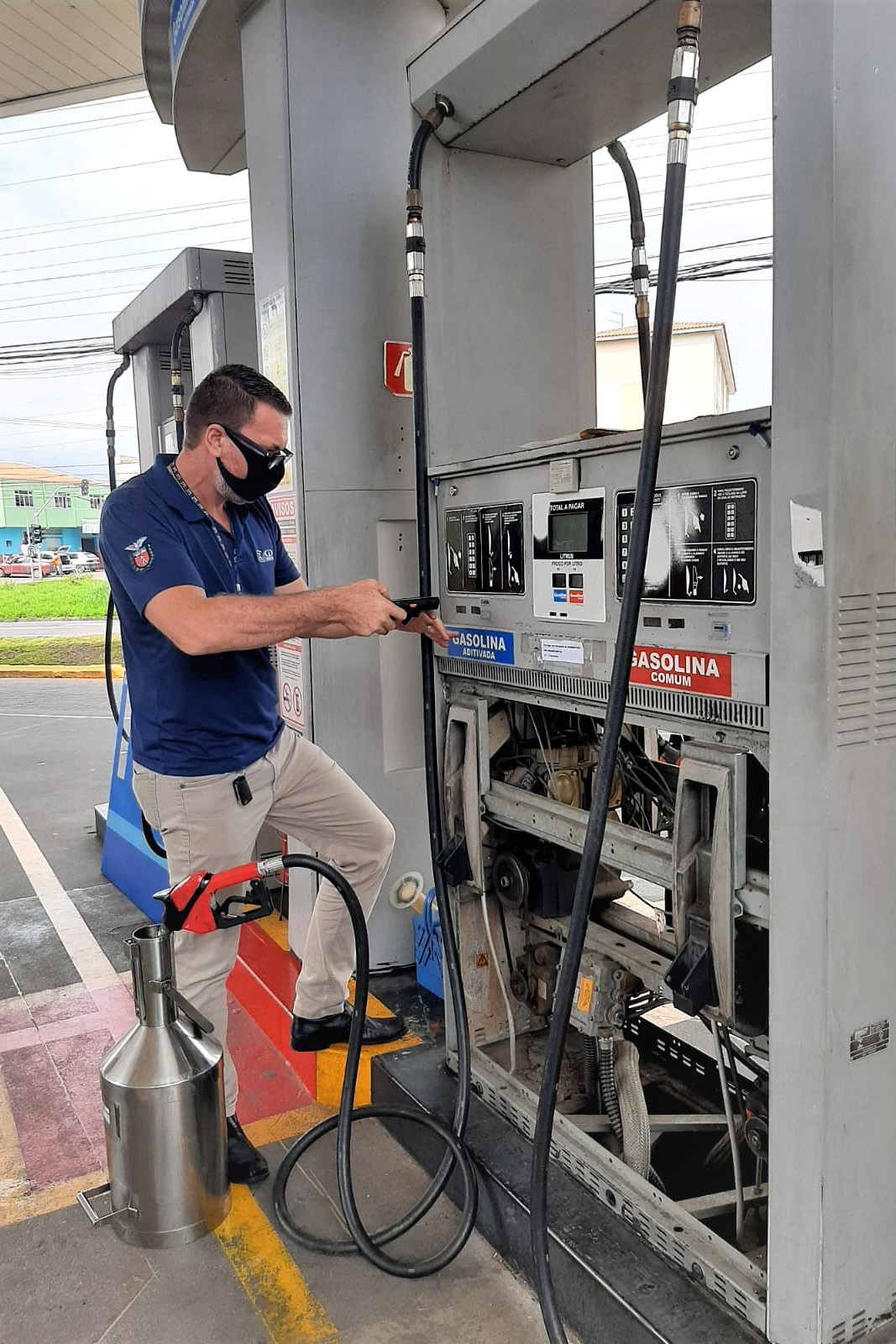 O Instituto de Pesos e Medidas do Paraná (Ipem-PR) participou da ação nacional comandada pelo Instituto Nacional de Metrologia, Qualidade e Tecnologia ? Inmetro, que fiscalizou bombas de combustíveis em todo país. -  Curitiba, 07/04/2021  -  Foto: IPEM