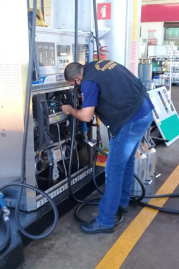 O Instituto de Pesos e Medidas do Paraná (Ipem-PR) participou da ação nacional comandada pelo Instituto Nacional de Metrologia, Qualidade e Tecnologia ? Inmetro, que fiscalizou bombas de combustíveis em todo país. -  Curitiba, 07/04/2021  -  Foto: IPEM