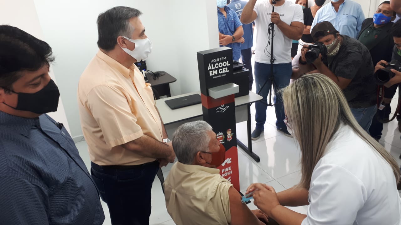 Vacinação contra a Covid-19 em Sertaneja. Foto:SESA