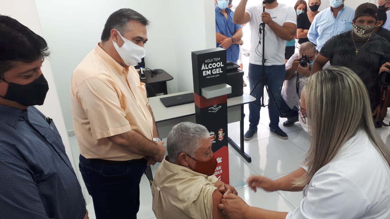 Vacinação contra a Covid-19 em Sertaneja. Foto:SESA