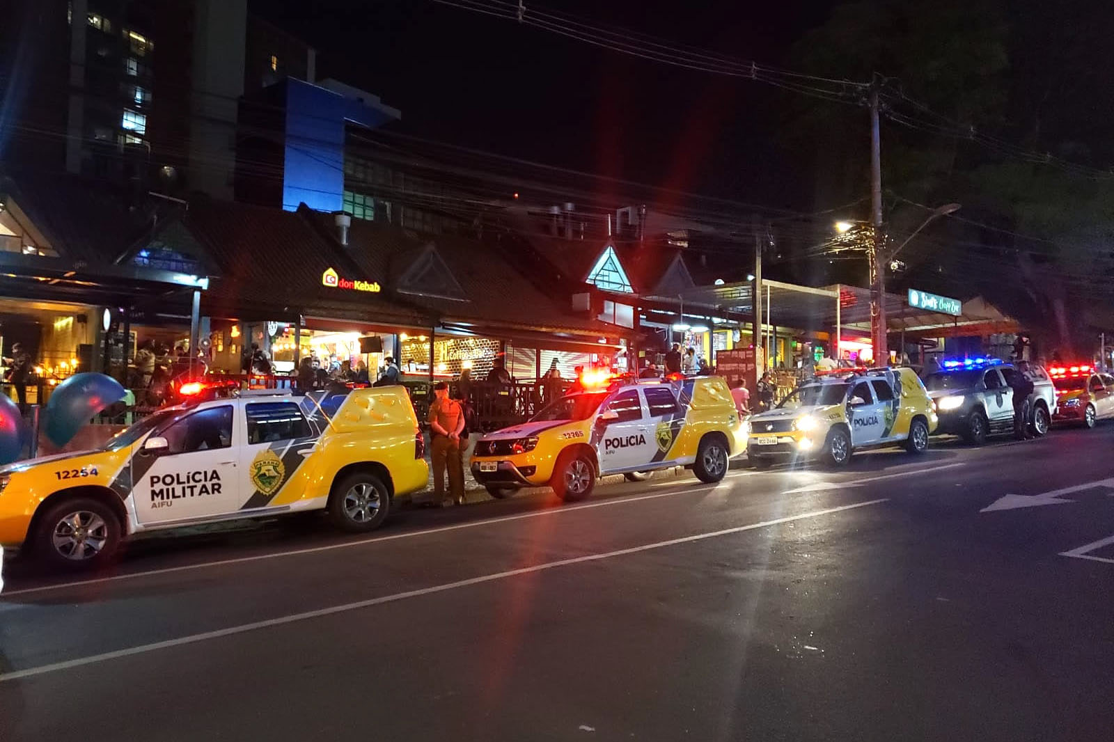 As operações da Ação Integrada de Fiscalização Urbana (AIFU) do último final de semana, voltadas ao cumprimento das medidas sanitárias de prevenção ao coronavírus, resultaram em 28 estabelecimentos comerciais fiscalizados e, destes, 15 fechados