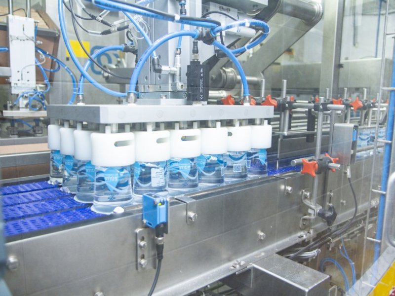 Aliviando a sede na pandemia: água envasada pela Sanepar chega aos profissionais de saúde  -  Curitiba, 26/04/2021  -  Foto: André Thiago/Sanepar