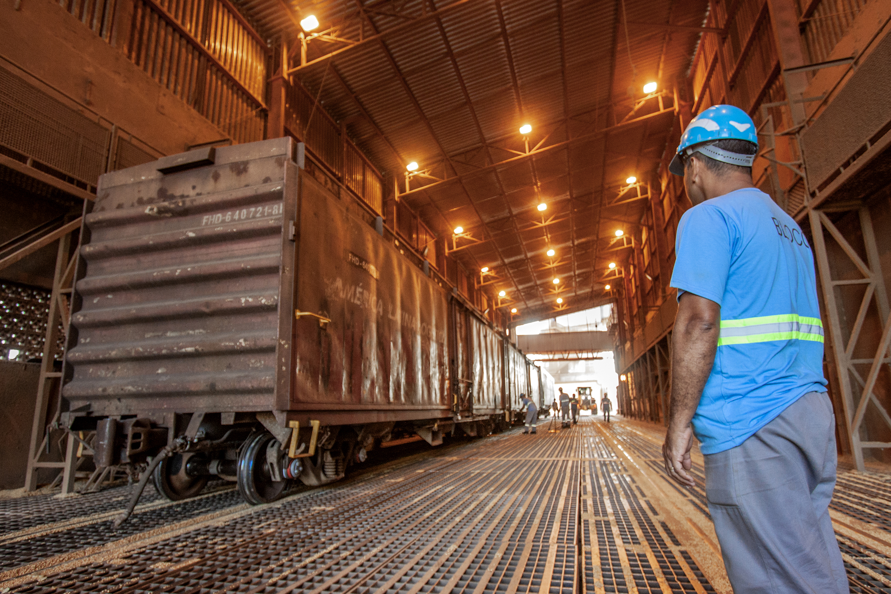 Neste dia 1º de maio, Dia do Trabalhador, a Portos do Paraná destaca a importância do trabalho portuário para a manutenção de diversas atividades econômicas no Estado, direta ou indiretamente.  -  Fotos: Arquivo/ Claudio Neves/Portos do Paraná