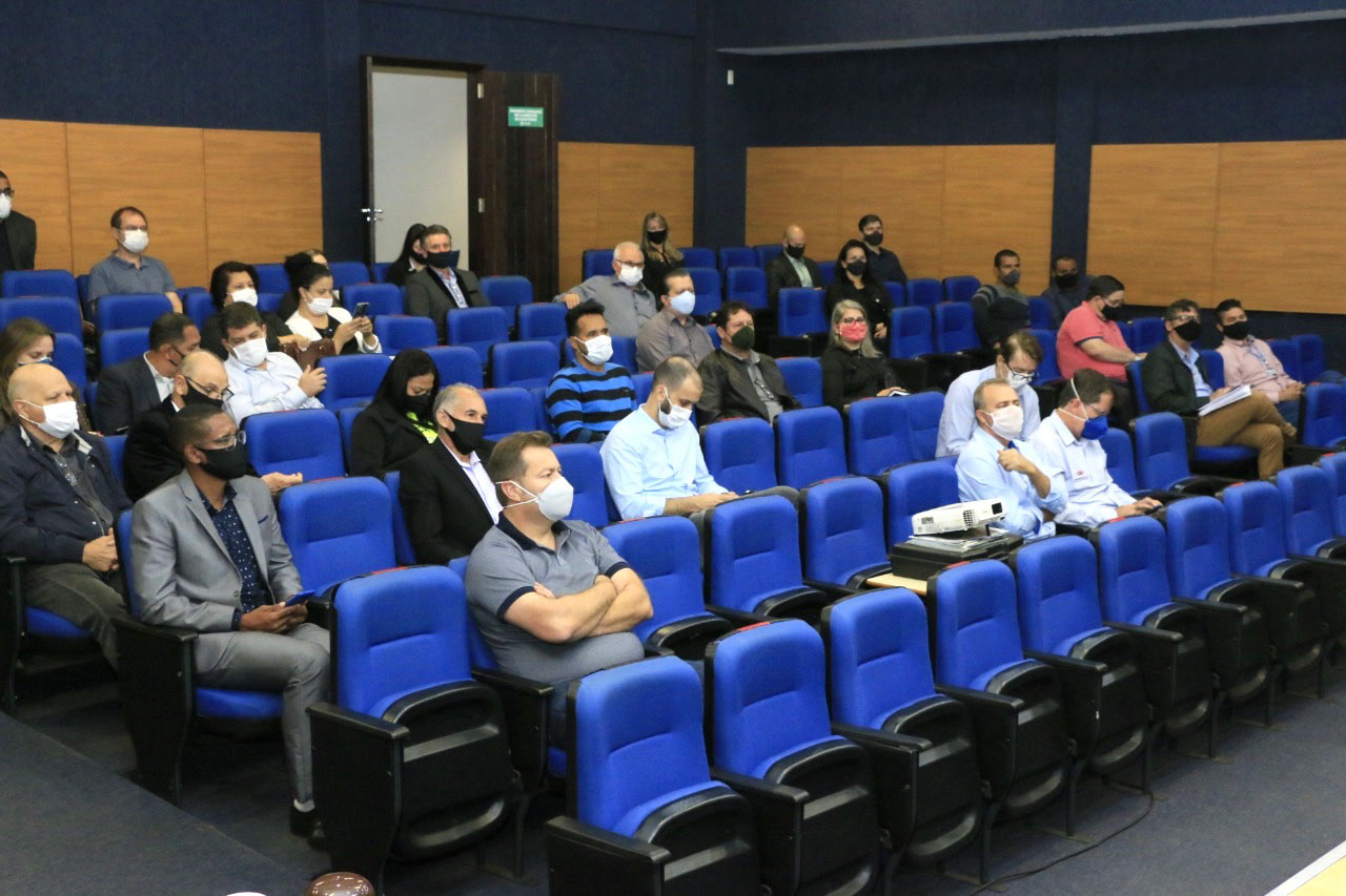 O projeto da Nova Ferroeste ganha, a cada dia, novos capítulos que ajudam essa história a avançar. Nesta semana, em Toledo, foi realizada uma reunião de trabalho com prefeitos e vereadores da região Oeste, além de lideranças sociais e empresariais  -  Foto: Arquivo GT Ferroeste