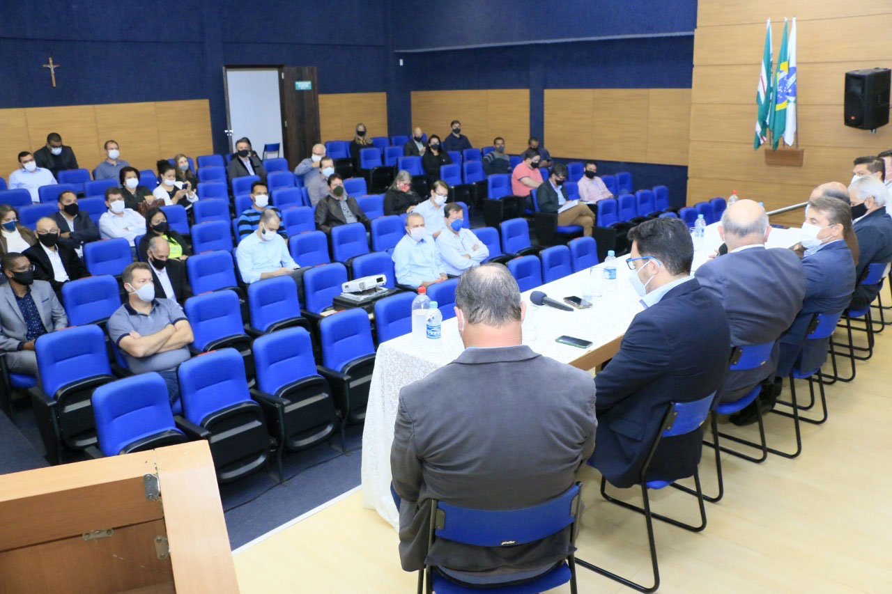 O projeto da Nova Ferroeste ganha, a cada dia, novos capítulos que ajudam essa história a avançar. Nesta semana, em Toledo, foi realizada uma reunião de trabalho com prefeitos e vereadores da região Oeste, além de lideranças sociais e empresariais  -  Foto: Arquivo GT Ferroeste