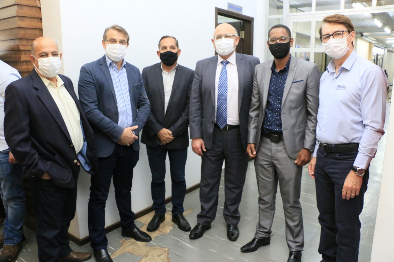 O projeto da Nova Ferroeste ganha, a cada dia, novos capítulos que ajudam essa história a avançar. Nesta semana, em Toledo, foi realizada uma reunião de trabalho com prefeitos e vereadores da região Oeste, além de lideranças sociais e empresariais  -  Foto: Arquivo GT Ferroeste