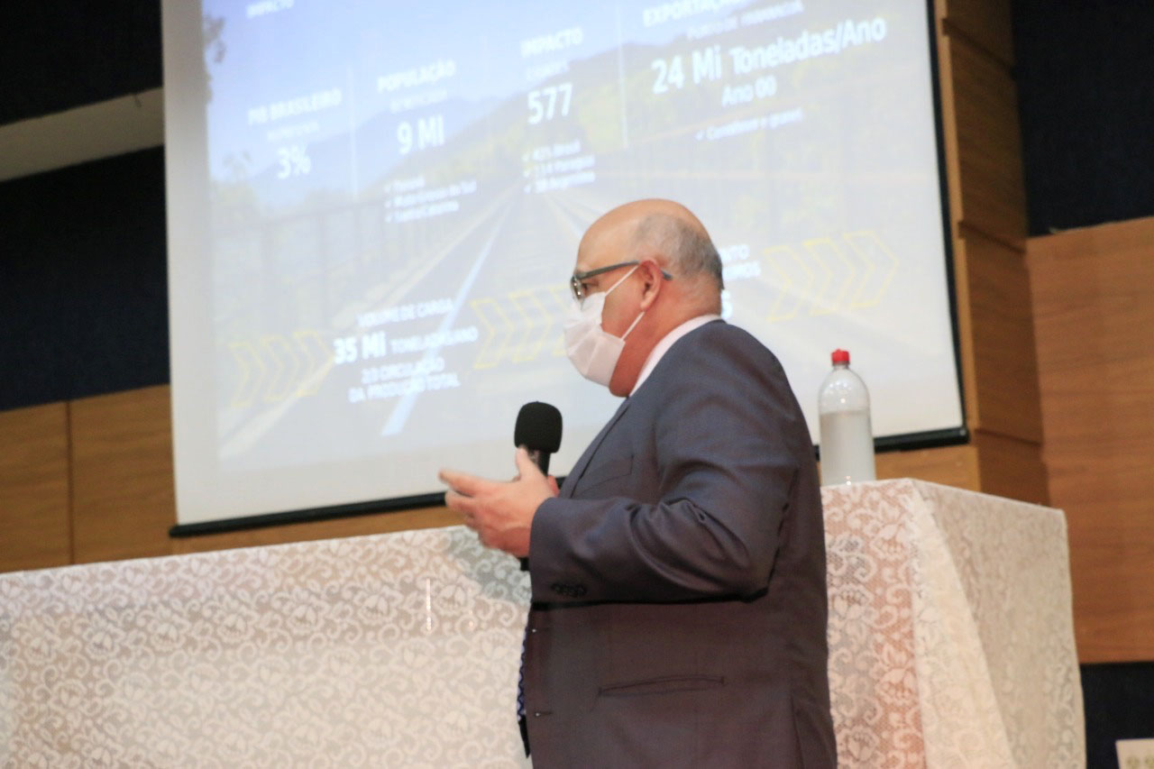 O projeto da Nova Ferroeste ganha, a cada dia, novos capítulos que ajudam essa história a avançar. Nesta semana, em Toledo, foi realizada uma reunião de trabalho com prefeitos e vereadores da região Oeste, além de lideranças sociais e empresariais  -  Foto: Arquivo GT Ferroeste