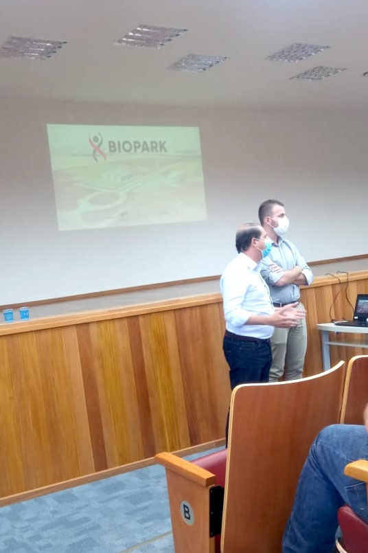 O projeto da Nova Ferroeste ganha, a cada dia, novos capítulos que ajudam essa história a avançar. Nesta semana, em Toledo, foi realizada uma reunião de trabalho com prefeitos e vereadores da região Oeste, além de lideranças sociais e empresariais  -  Foto: Arquivo GT Ferroeste