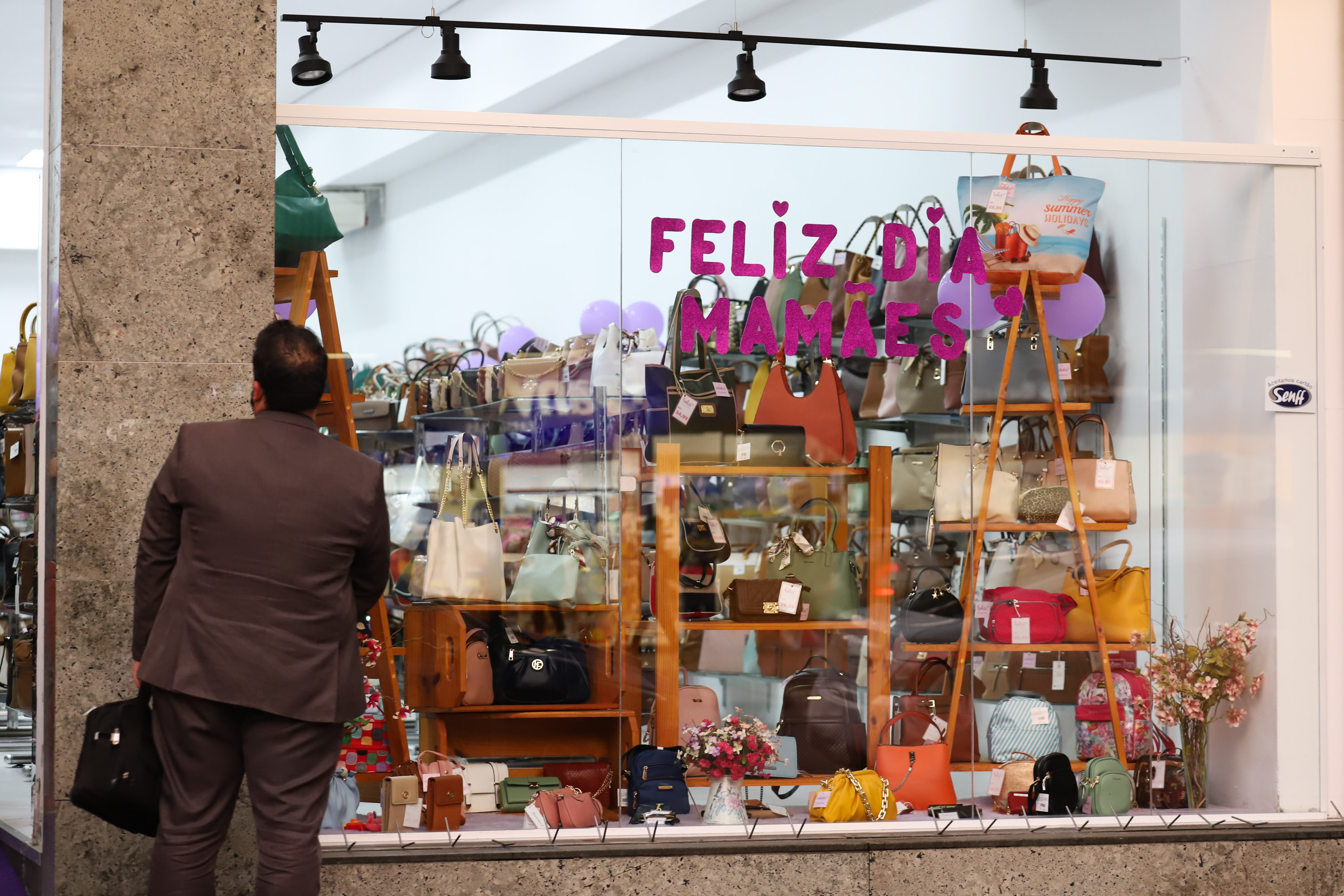 Menor Preço: aplicativo ajuda a economizar nas compras deste Dia das Mães. Foto: Geraldo Bubniak/AEN