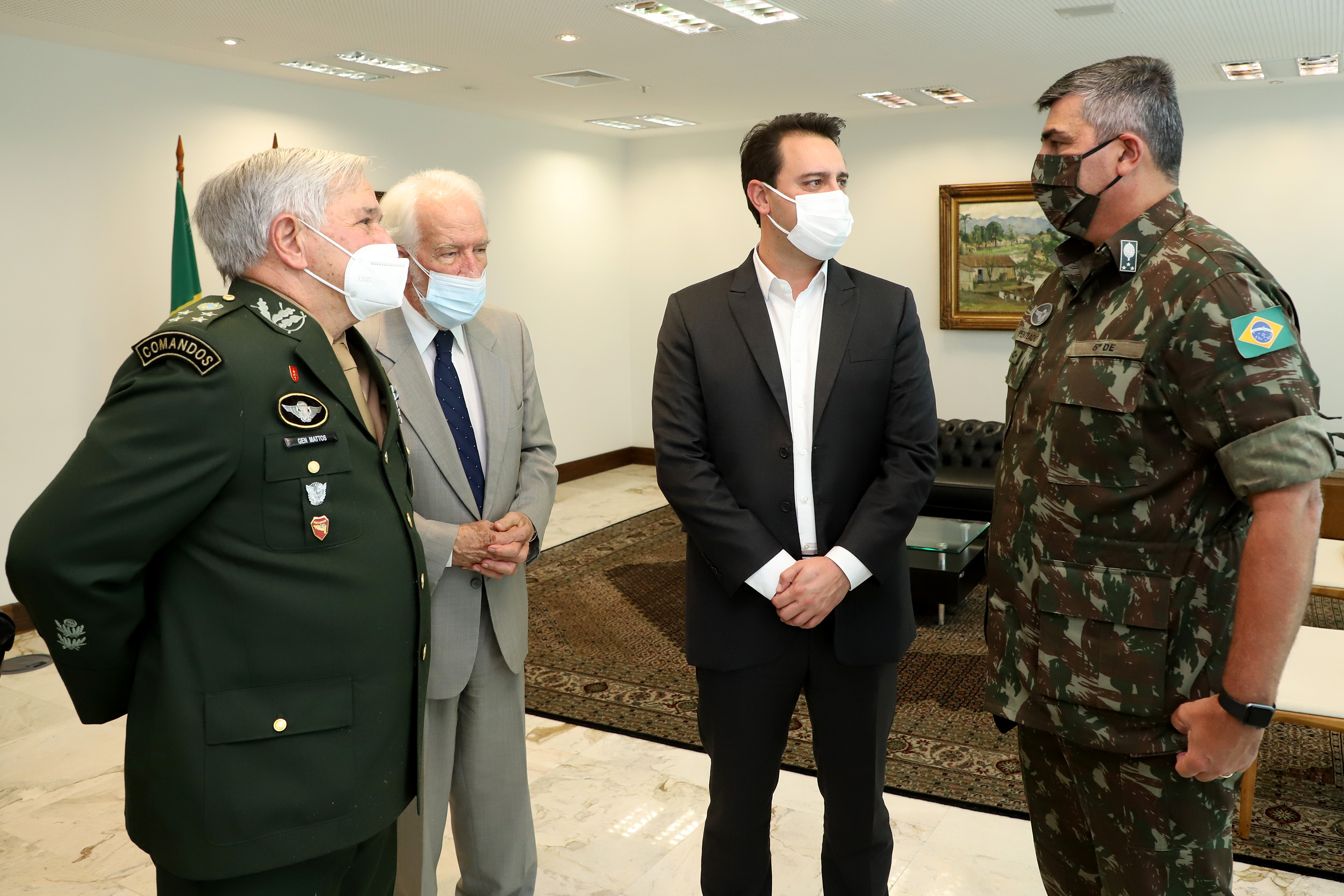 O governador Carlos Massa Ratinho Junior apresentou nesta quarta-feira (5) ao presidente do Superior Tribunal Militar (STM), general do Exército Luis Carlos Gomes Mattos, o projeto de Ponta Grossa para receber a Escola de Sargentos das Armas (ESA) do Exército Brasileiro.  Foto: Ari Dias/AEN