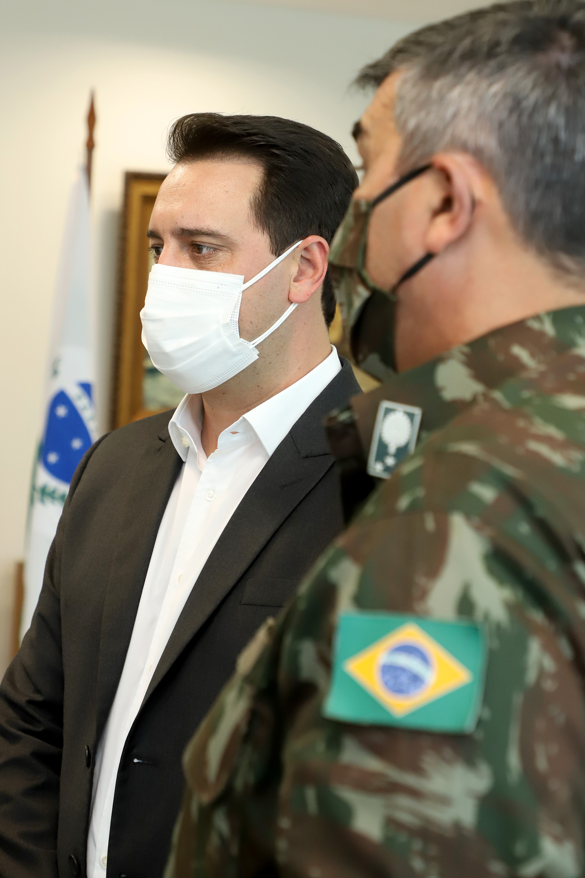 O governador Carlos Massa Ratinho Junior apresentou nesta quarta-feira (5) ao presidente do Superior Tribunal Militar (STM), general do Exército Luis Carlos Gomes Mattos, o projeto de Ponta Grossa para receber a Escola de Sargentos das Armas (ESA) do Exército Brasileiro.  Foto: Ari Dias/AEN