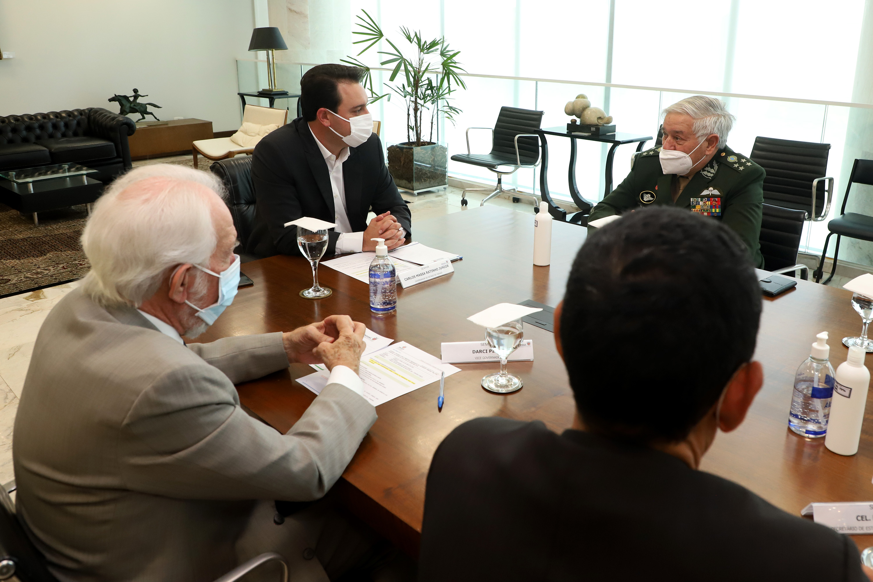 O governador Carlos Massa Ratinho Junior apresentou nesta quarta-feira (5) ao presidente do Superior Tribunal Militar (STM), general do Exército Luis Carlos Gomes Mattos, o projeto de Ponta Grossa para receber a Escola de Sargentos das Armas (ESA) do Exército Brasileiro.  Foto: Ari Dias/AEN