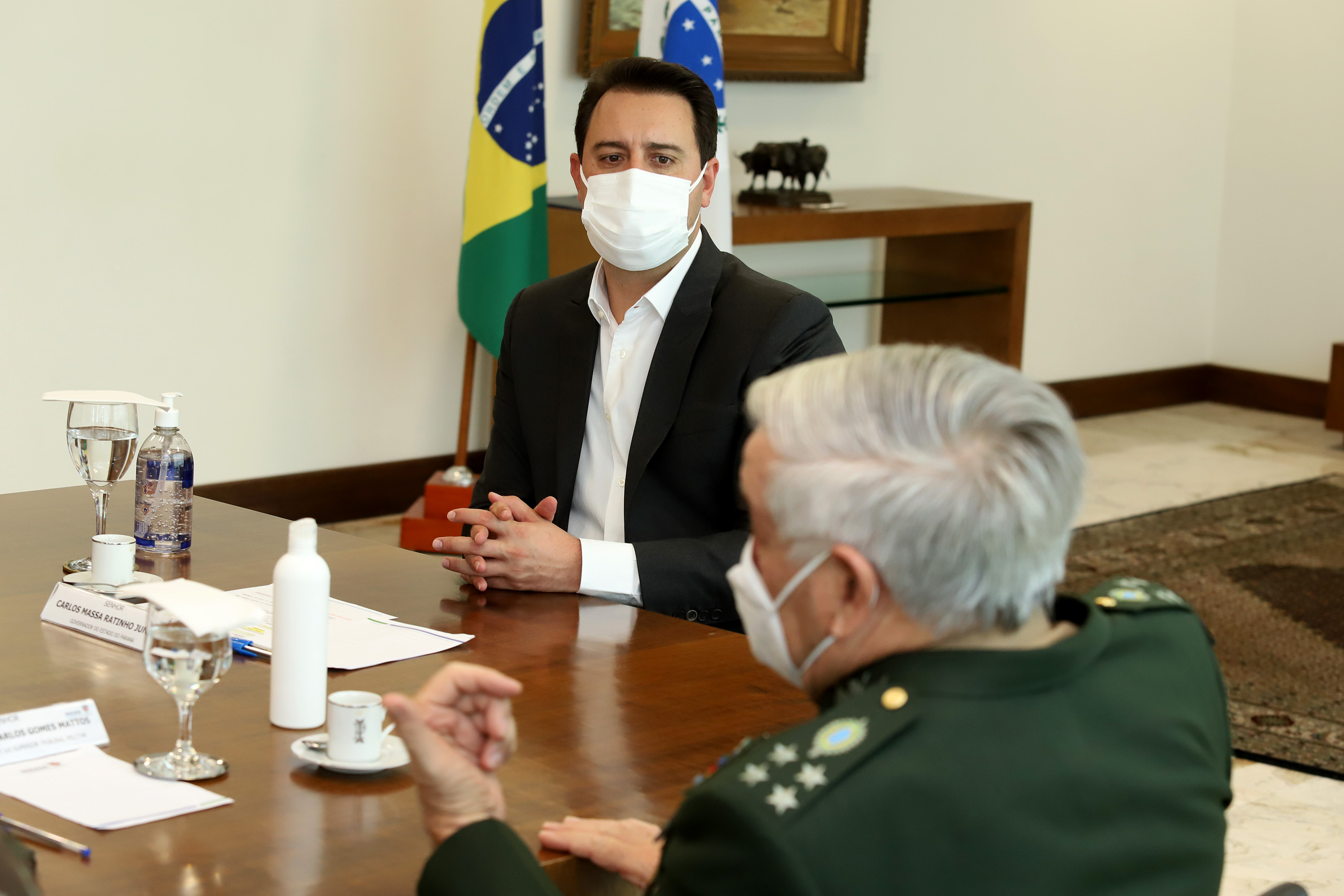 O governador Carlos Massa Ratinho Junior apresentou nesta quarta-feira (5) ao presidente do Superior Tribunal Militar (STM), general do Exército Luis Carlos Gomes Mattos, o projeto de Ponta Grossa para receber a Escola de Sargentos das Armas (ESA) do Exército Brasileiro.  Foto: Ari Dias/AEN