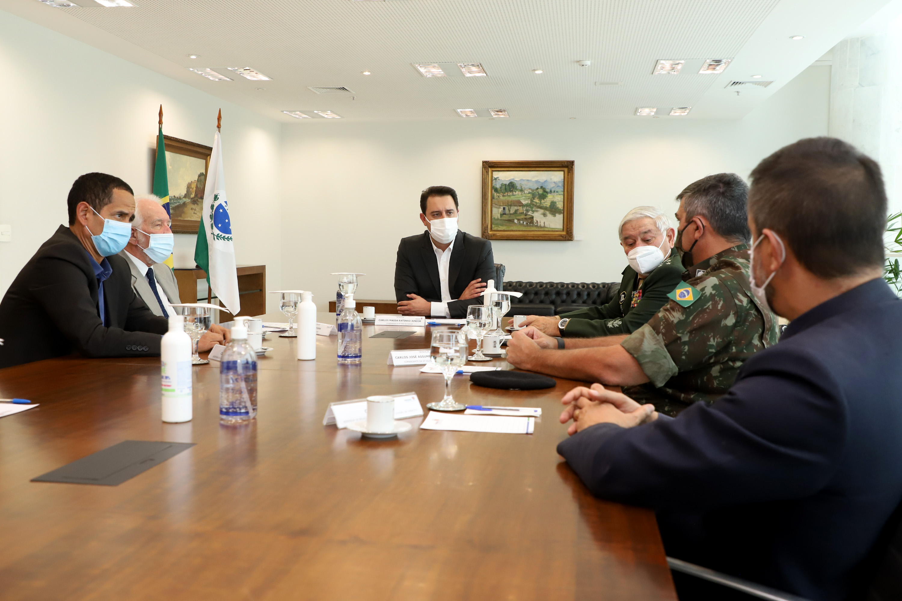 O governador Carlos Massa Ratinho Junior apresentou nesta quarta-feira (5) ao presidente do Superior Tribunal Militar (STM), general do Exército Luis Carlos Gomes Mattos, o projeto de Ponta Grossa para receber a Escola de Sargentos das Armas (ESA) do Exército Brasileiro.  Foto: Ari Dias/AEN