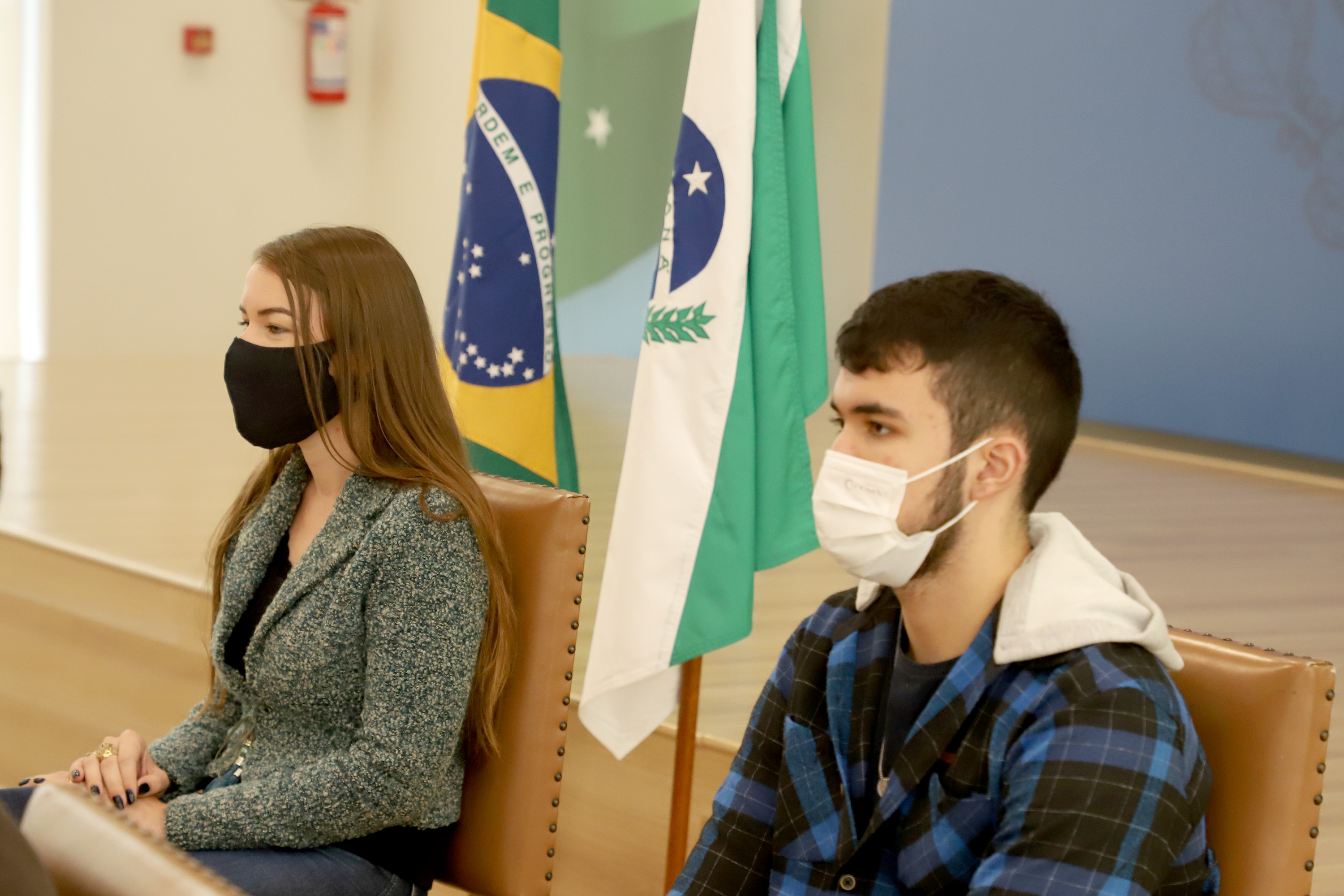  A super aula marcou o Dia Nacional da Matemática e foi acompanhada pelo governador Carlos Massa Ratinho Junior; pelo vice-governador Darci Piana; o secretário estadual da Educação e do Esporte, Renato Feder; e contou com a participação do fundador da XP Investimentos, Guilherme Benchimol; do diretor-geral do Instituto de Matemática Pura e Aplicada (IMPA), Marcelo Viana; da professora da rede estadual Ana Paula Heerdt; e do aluno da rede Laerison Rosa.
Foto: Ari Dias/AEN