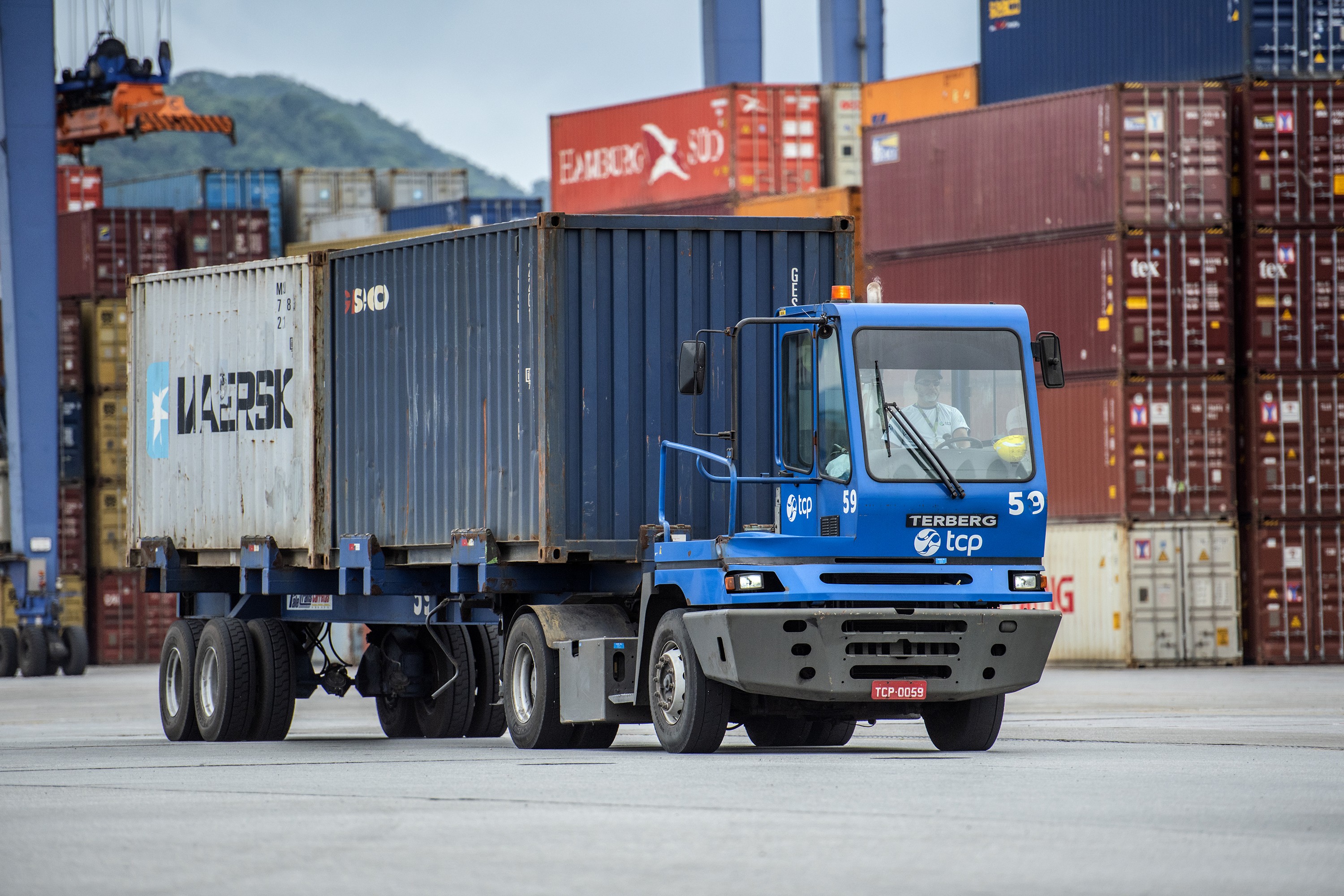 As importações puxaram a movimentação de cargas pelos portos do Paraná no primeiro quadrimestre do ano. Com altas significativas na descarga de produtos dos segmentos de Carga Geral e Granéis Sólidos, os terminais de Paranaguá e Antonina movimentaram 18.262.189 toneladas, de janeiro a abril. - Paranaguá, 10/05/2021  -  Foto: Claudio Neves/Portos do Paraná