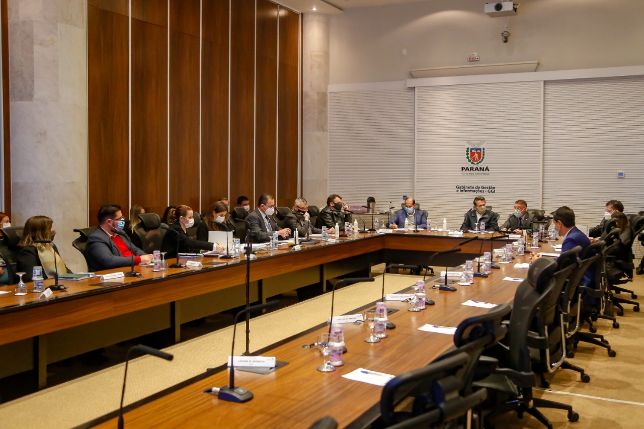 O projeto de concessão dos pátios veiculares do Departamento de Trânsito do Paraná (Detran-PR), desenvolvido pelas equipes do Detran, do Banco Regional de Desenvolvimento do Extremo Sul (BRDE), e da Superintendência Geral de Parcerias (SGPAR), vinculada à Secretaria de Desenvolvimento Sustentável e do Turismo (SEDEST), foi aprovado pelo Conselho de Parcerias (CPAR) nesta quarta-feira, 12, e iniciará a fase de consulta pública por um período mínimo de 30 dias