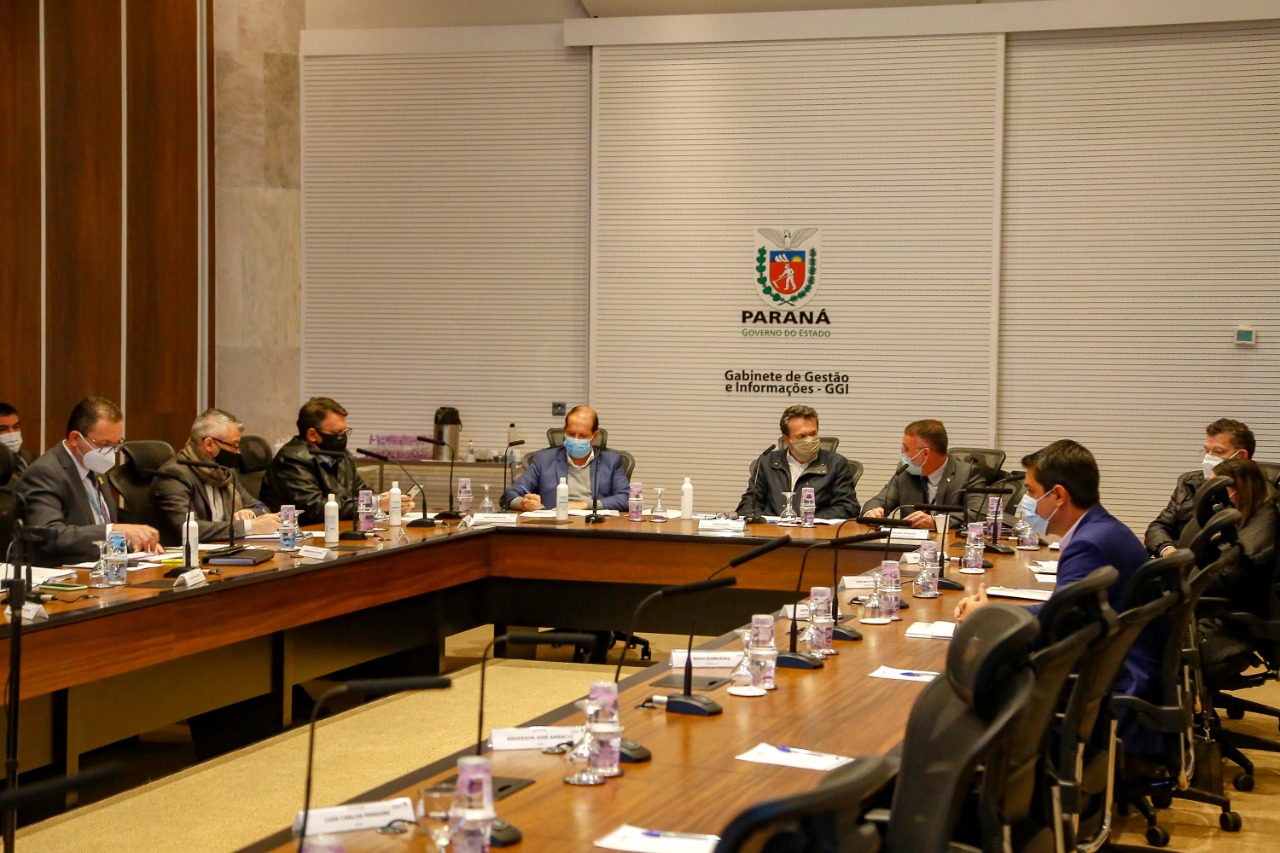 O projeto de concessão dos pátios veiculares do Departamento de Trânsito do Paraná (Detran-PR), desenvolvido pelas equipes do Detran, do Banco Regional de Desenvolvimento do Extremo Sul (BRDE), e da Superintendência Geral de Parcerias (SGPAR), vinculada à Secretaria de Desenvolvimento Sustentável e do Turismo (SEDEST), foi aprovado pelo Conselho de Parcerias (CPAR) nesta quarta-feira, 12, e iniciará a fase de consulta pública por um período mínimo de 30 dias