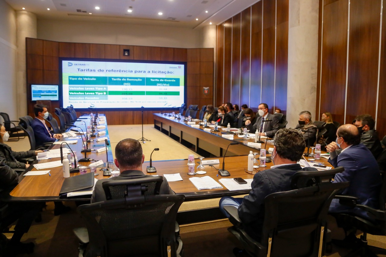 O projeto de concessão dos pátios veiculares do Departamento de Trânsito do Paraná (Detran-PR), desenvolvido pelas equipes do Detran, do Banco Regional de Desenvolvimento do Extremo Sul (BRDE), e da Superintendência Geral de Parcerias (SGPAR), vinculada à Secretaria de Desenvolvimento Sustentável e do Turismo (SEDEST), foi aprovado pelo Conselho de Parcerias (CPAR) nesta quarta-feira, 12, e iniciará a fase de consulta pública por um período mínimo de 30 dias