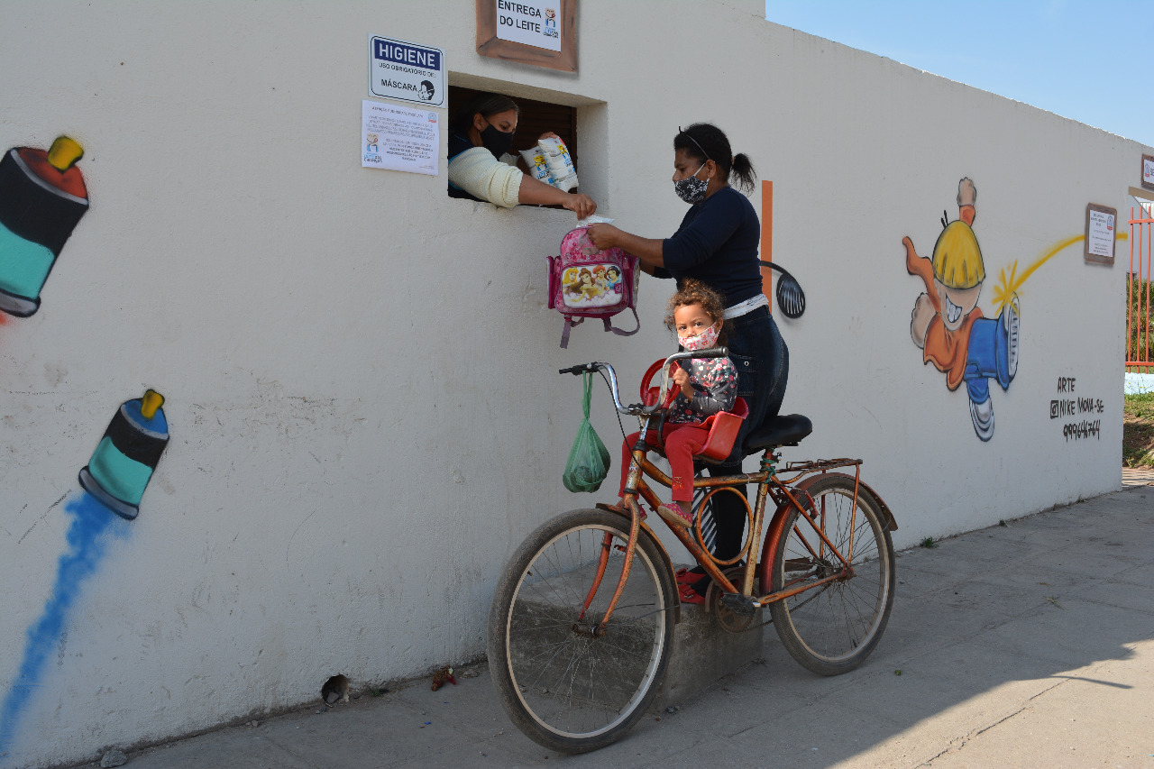 Uma das ações do Governo do Paraná mais importantes para garantir a segurança alimentar e nutricional de crianças na primeira infância, o Programa Leite das Crianças (PLC), completa 18 anos de existência, nesta sexta-feira (14), com presença em todo o território paranaense. Criado em 2003, é também um dos mais longevos em execução pelo Poder Executivo Estadual. Foto: SEAB
