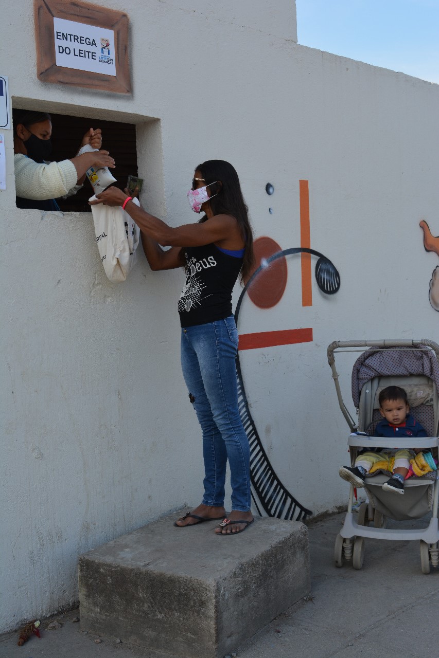 Uma das ações do Governo do Paraná mais importantes para garantir a segurança alimentar e nutricional de crianças na primeira infância, o Programa Leite das Crianças (PLC), completa 18 anos de existência, nesta sexta-feira (14), com presença em todo o território paranaense. Criado em 2003, é também um dos mais longevos em execução pelo Poder Executivo Estadual. Foto: SEAB