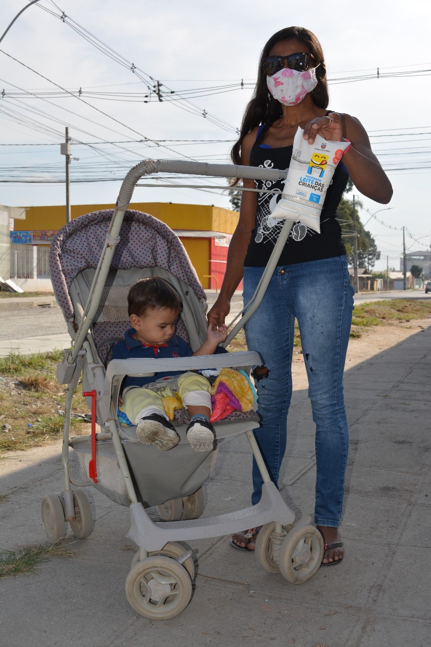Uma das ações do Governo do Paraná mais importantes para garantir a segurança alimentar e nutricional de crianças na primeira infância, o Programa Leite das Crianças (PLC), completa 18 anos de existência, nesta sexta-feira (14), com presença em todo o território paranaense. Criado em 2003, é também um dos mais longevos em execução pelo Poder Executivo Estadual. Foto: SEAB