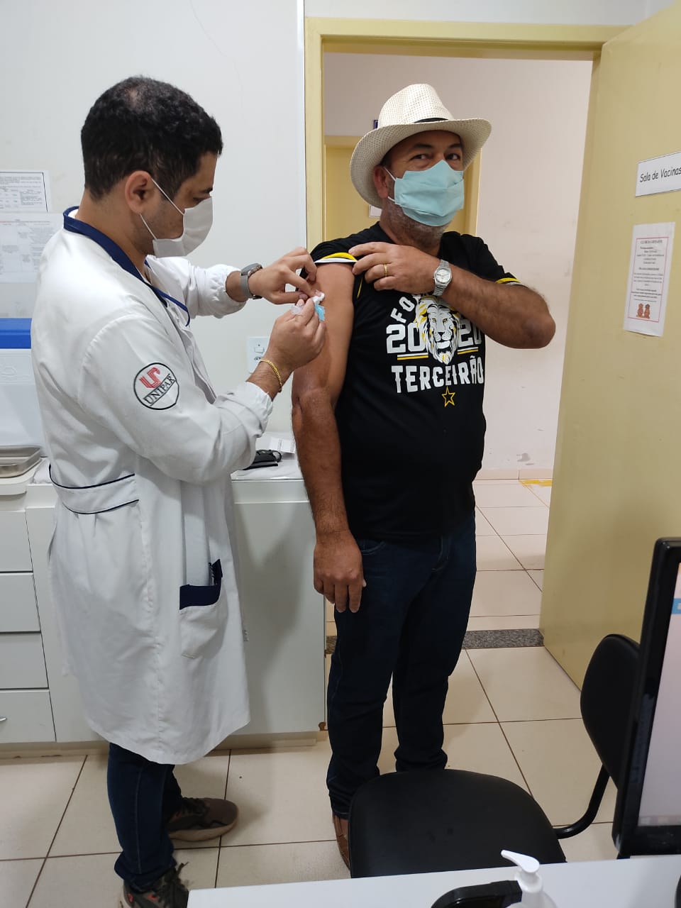 Vacinação de professores. Icaraíma. Foto:SEED