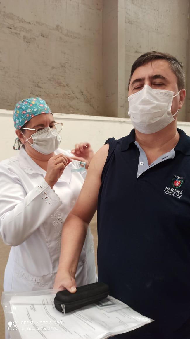 Vacinação de professores. Apucarana. Foto:SEED