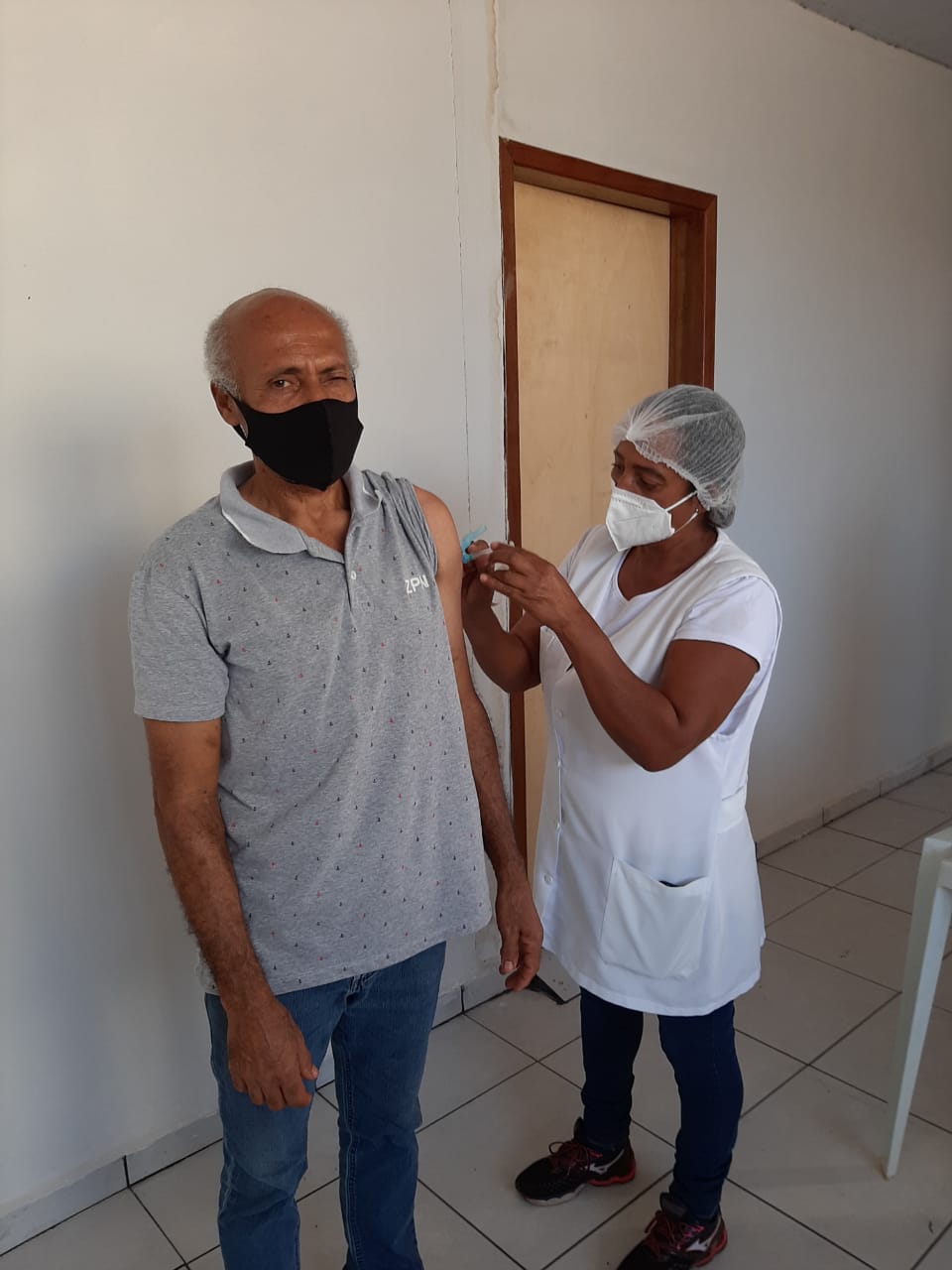 Vacinação de professores. Apucarana. Foto:SEED