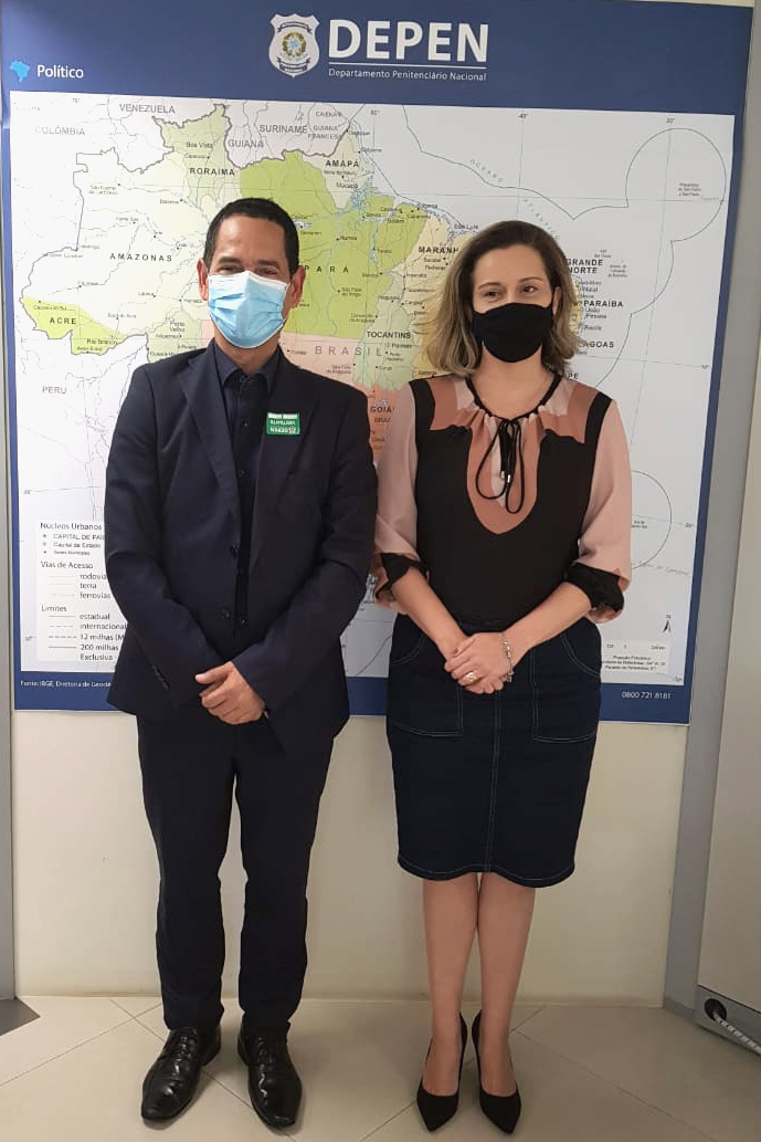 O secretário da Segurança Pública do Paraná, Romulo Marinho Soares, esteve em Brasília (DF) nesta quinta-feira (13/05), para tratar sobre projetos e obras, em especial a aquisição de armas e equipamentos e a construção de uma penitenciária de segurança média no Norte Pioneiro