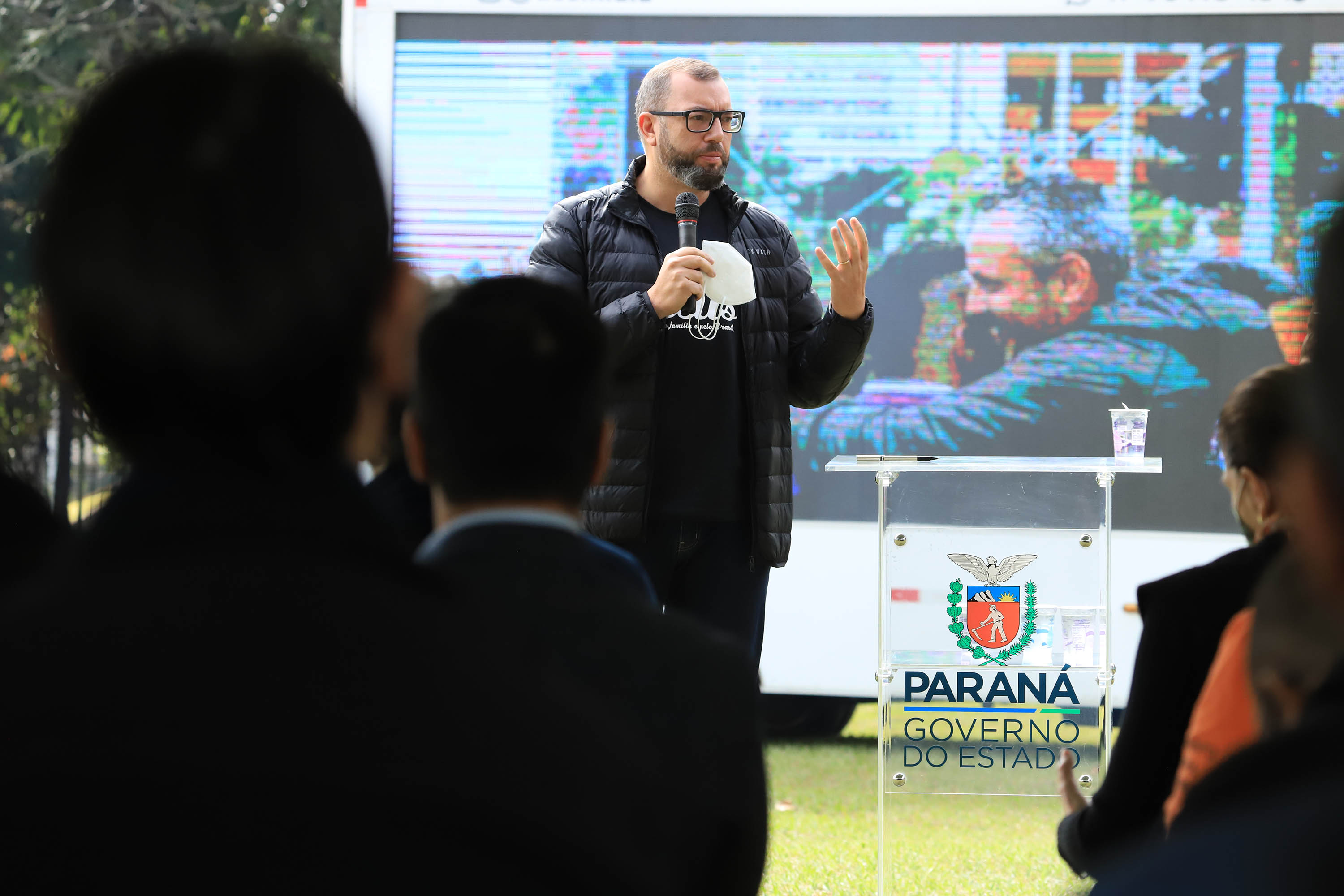 Uma cerimônia no jardim do Palácio Iguaçu, em Curitiba, realizada na manhã deste sábado (15), marcou a abertura oficial da 26ª edição da Marcha para Jesus. Ao lado de pastores de diferentes denominações religiosas da capital, o governador Carlos Massa Ratinho Junior e a primeira-dama Luciana Saito Massa acompanharam a solenidade, além de outras autoridades. O evento faz parte do Calendário Oficial do Estado. - Curitiba, 15/05/2021 - Foto: José Fernando Ogura/AEN