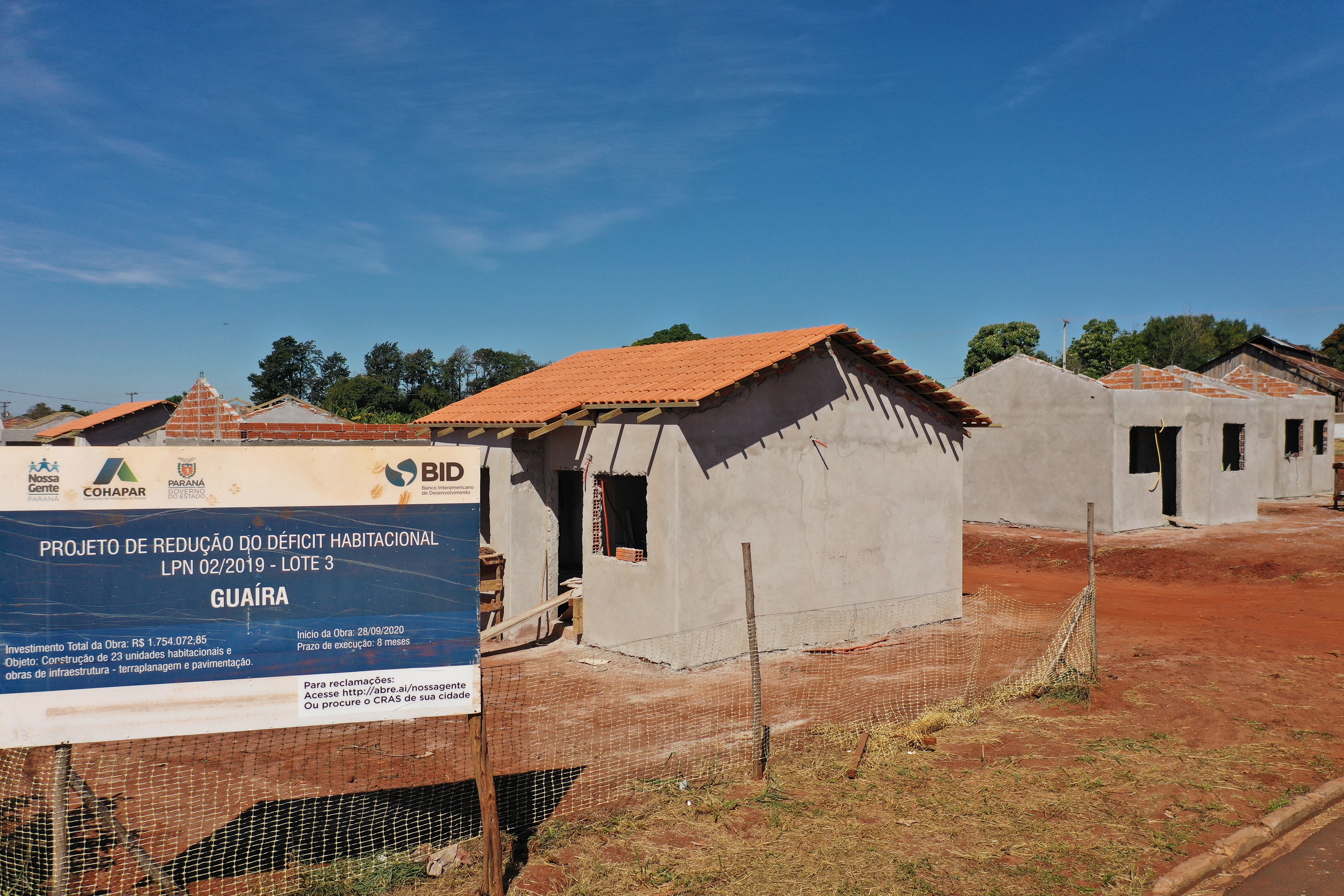 Técnicos da Cohapar estiveram em Guaíra nesta quarta-feira (19) para vistoriar a obra de execução de 21 casas populares na cidade, na região Oeste do estado. As moradias são subsidiadas integralmente pelo Governo do Estado, com um investimento de R$ 1,7 milhão obtido via financiamento junto ao Banco Interamericano de Desenvolvimento. (Foto: Alessandro Vieira / AEN)