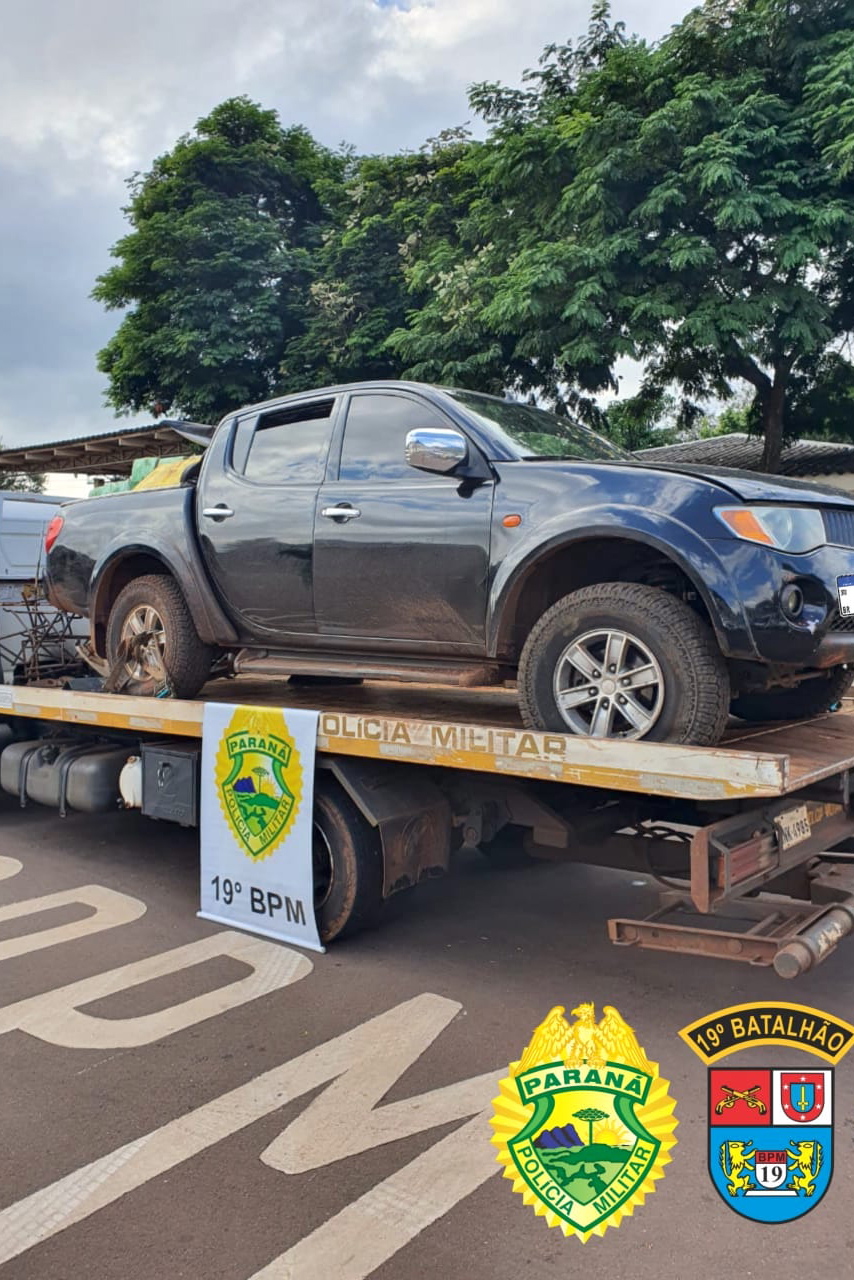 Um adolescente, de 17anos, foi apreendido após fugir de uma abordagem policial em uma caminhonetecom 1,2 tonelada de maconha na manhã deste domingo (30/05), em Cianorte (PR),no Noroeste do estado. Os policiais militares da 5ª Companhia Independente dePolícia Militar (5ª CIPM) seguiram o suspeito até ele colidir o veículo numachácara e tentar escapar a pé, mas ele acabou detido e a droga, apreendida. -  Cianorte, 30/05/2021  -  Foto: PMPR/SESP-PR