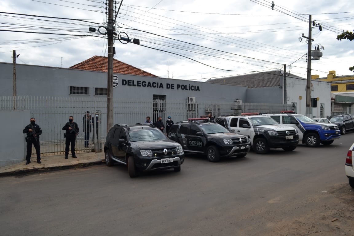 Governo do Paraná retirou 9,3 mil detentos de carceragens sob responsabilidade da Polícia Civil e passou para gestão plena do Departamento Penitenciário (Depen). O balanço engloba transferências efetivadas desde o começo de 2019. Até então, o Estado tinha a pior superlotação do País em delegacias.  -  Foto; SESP/PR