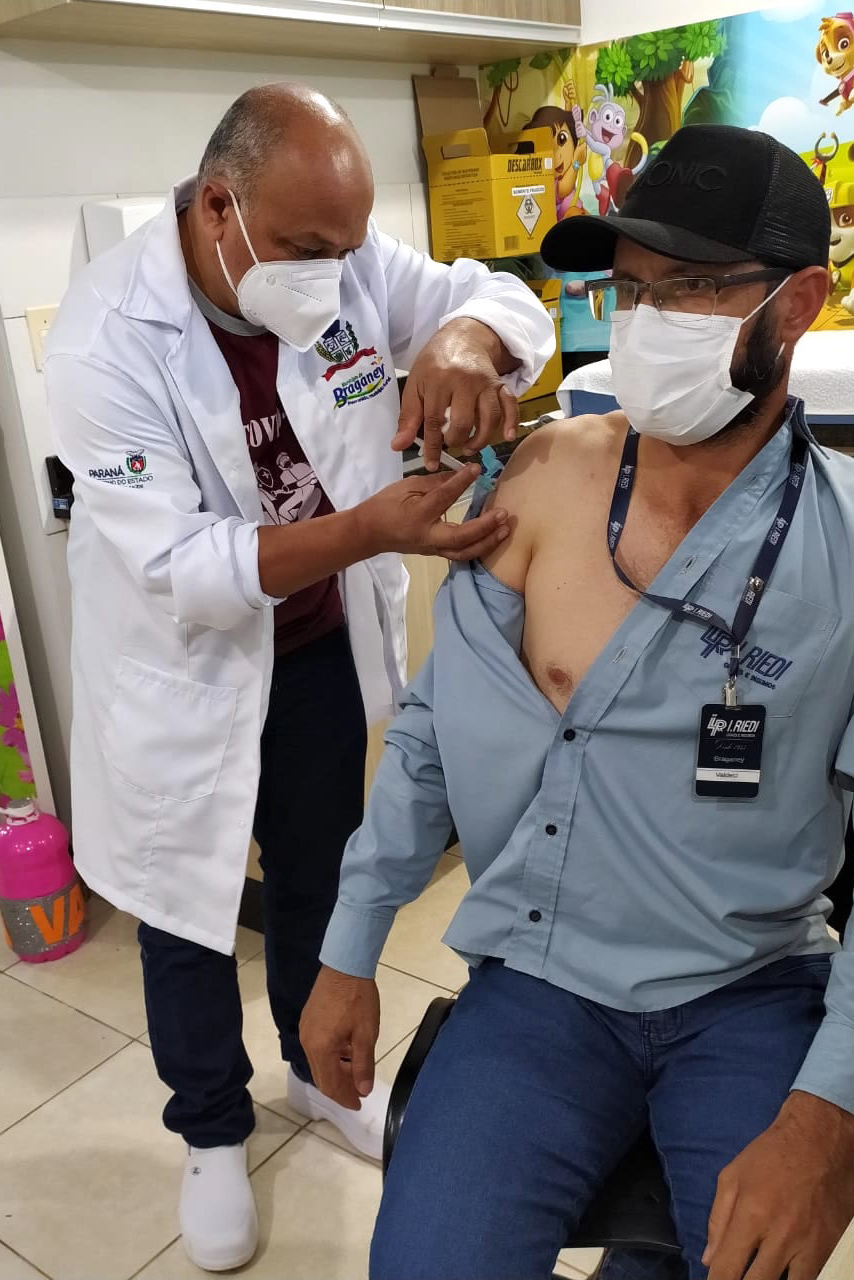 REGIONAL DE SAÚDE DE  CASCAVEL -  O feriado prolongado de Corpus Christi está sendo de vacinação em municípios de muitas Regionais de Saúde do Paraná, dando sequência à imunização contra a Covid-19 nos grupos prioritários