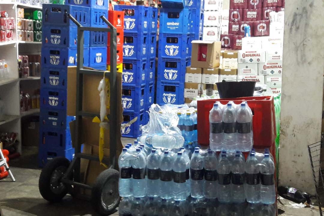 Com fiscalizações mais intensas, promovidas pelas polícias Militar e Civil, 20 pontos comerciais foram interditados e 714 pessoas encaminhadas por infringir medidas sanitárias de prevenção ao coronavírus no Paraná no feriado de Corpus Christi. O balanço da Secretaria da Segurança Pública registra dados de quinta-feira (03) a domingo (06).  -  Curitiba, 07/06/2021  -  Foto: SESP/PR