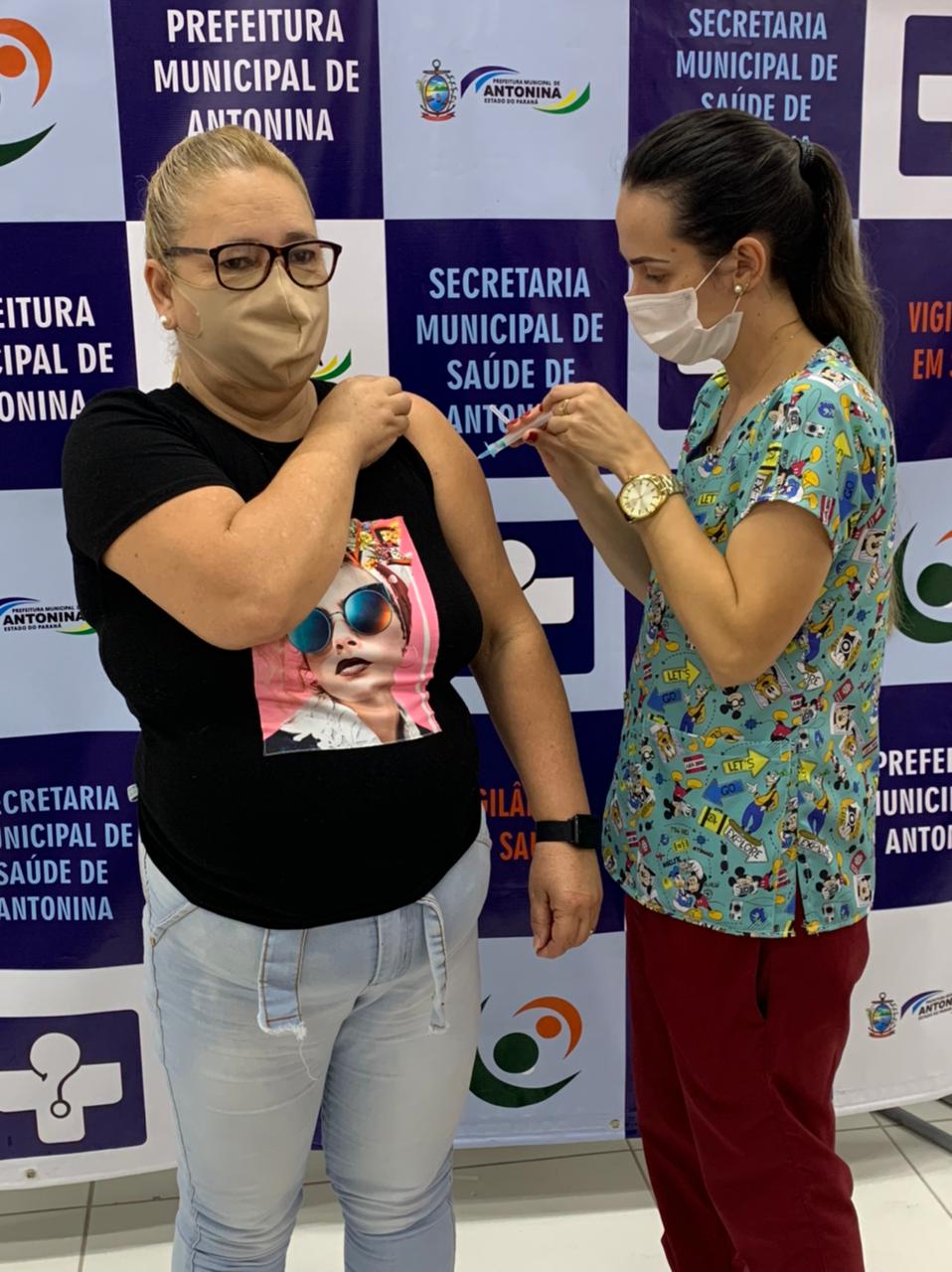 Paranaguá e Antonina, no Litoral, avançam na vacinação e imunizam a população na faixa dos 40 anos. Foto: Prefeitura de Paranaguá. Foto: Prefeitura de Antonina