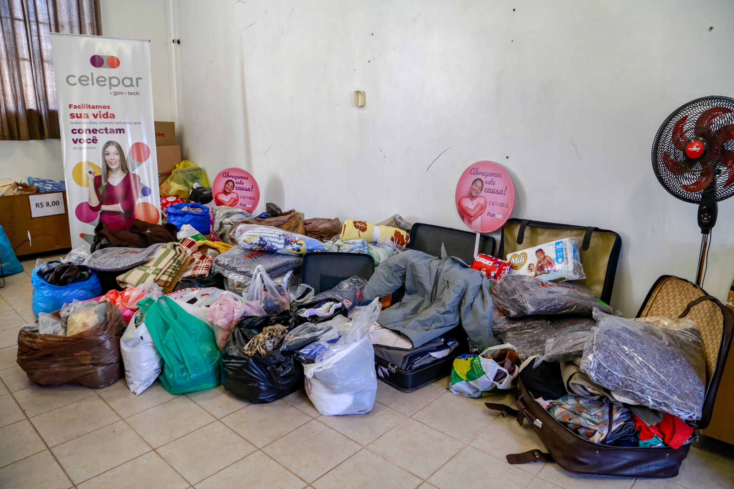 Mais de 300 famílias em situação de vulnerabilidade serão beneficiadas com a doação de 730 itens arrecadados pela Celepar (Companhia de Tecnologia da Informação e Comunicação do Paraná)
