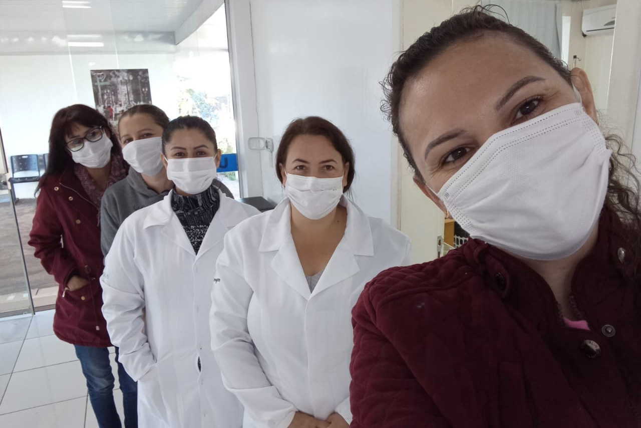 A Secretaria de Estado da Saúde (Sesa) registrou ações de vacinação contra a Covid-19 neste sábado (12) nas 22 Regionais de Saúde do Paraná. A iniciativa faz parte da campanha do Governo do Estado, de vacinação ?De domingo a domingo?. -  Curitiba, 12/06/2021  -  Foto: SESA