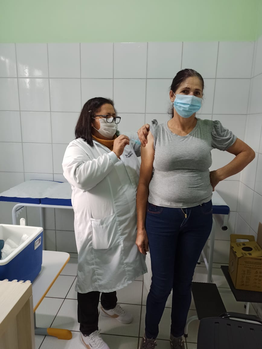 A Secretaria de Estado da Saúde (Sesa) registrou ações de vacinação contra a Covid-19 neste sábado (12) nas 22 Regionais de Saúde do Paraná. A iniciativa faz parte da campanha do Governo do Estado, de vacinação ?De domingo a domingo?.  - Curitiba, 12/06/2021  -  Foto: SESA