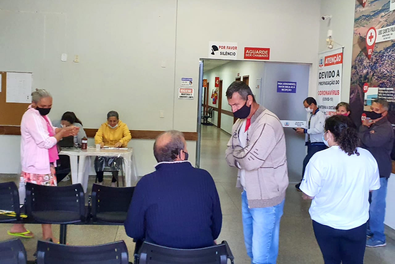 A Secretaria de Estado da Saúde (Sesa) registrou ações de vacinação contra a Covid-19 neste sábado (12) nas 22 Regionais de Saúde do Paraná. A iniciativa faz parte da campanha do Governo do Estado, de vacinação ?De domingo a domingo?.  - Curitiba, 12/06/2021  -  Foto: SESA