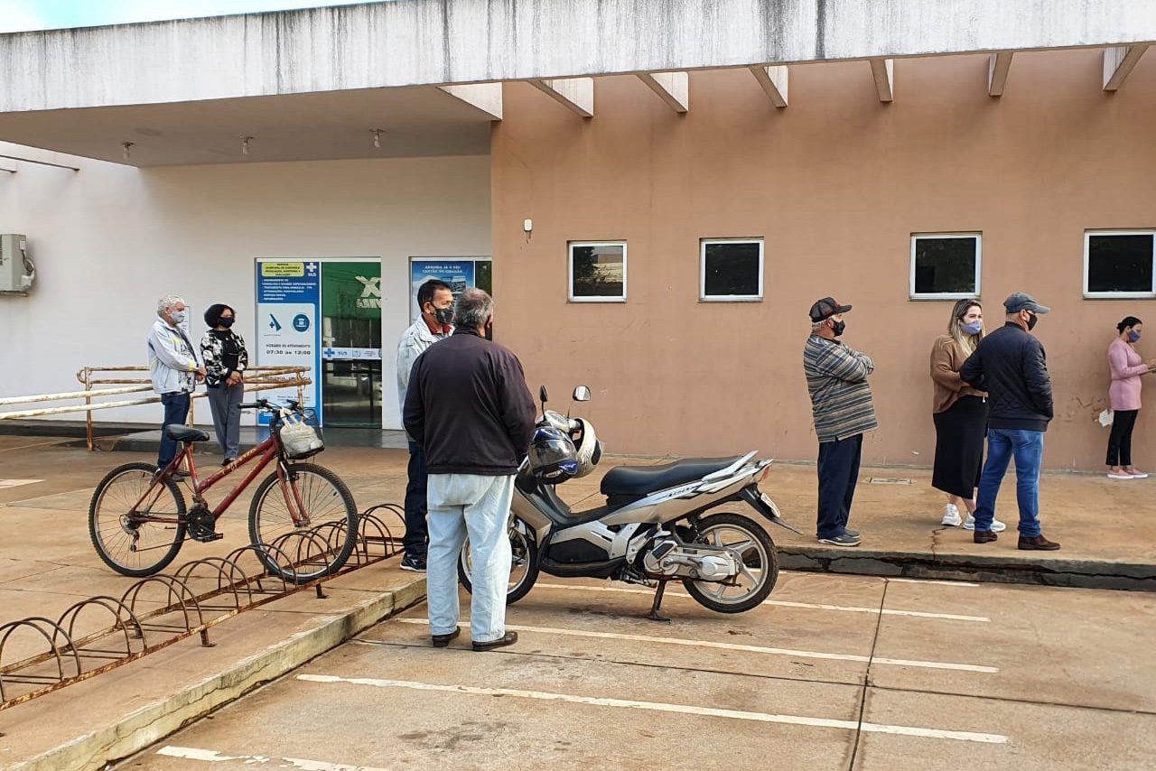 A Secretaria de Estado da Saúde (Sesa) registrou ações de vacinação contra a Covid-19 neste sábado (12) nas 22 Regionais de Saúde do Paraná. A iniciativa faz parte da campanha do Governo do Estado, de vacinação ?De domingo a domingo?.  - Curitiba, 12/06/2021  -  Foto: SESA