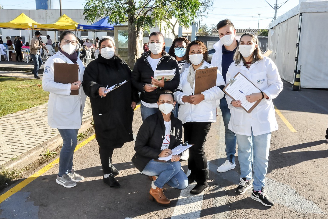 A Secretaria de Estado da Saúde (Sesa) registrou ações de vacinação contra a Covid-19 neste sábado (12) nas 22 Regionais de Saúde do Paraná. A iniciativa faz parte da campanha do Governo do Estado, de vacinação ?De domingo a domingo?.  - Curitiba, 12/06/2021  -  Foto: SESA