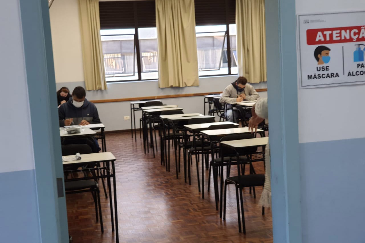 A Controladoria-Geral do Estado (CGE) visitou locais de prova do Concurso da Polícia Militar, no domingo (13), para verificar protocolos de segurança adotados pelo Núcleo de Concursos da Universidade Federal do Paraná (UFPR)