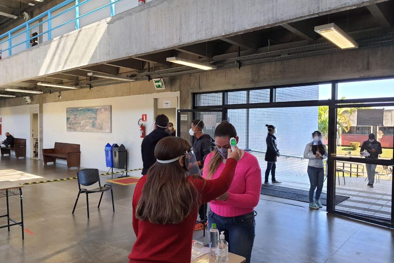 A Controladoria-Geral do Estado (CGE) visitou locais de prova do Concurso da Polícia Militar, no domingo (13), para verificar protocolos de segurança adotados pelo Núcleo de Concursos da Universidade Federal do Paraná (UFPR)